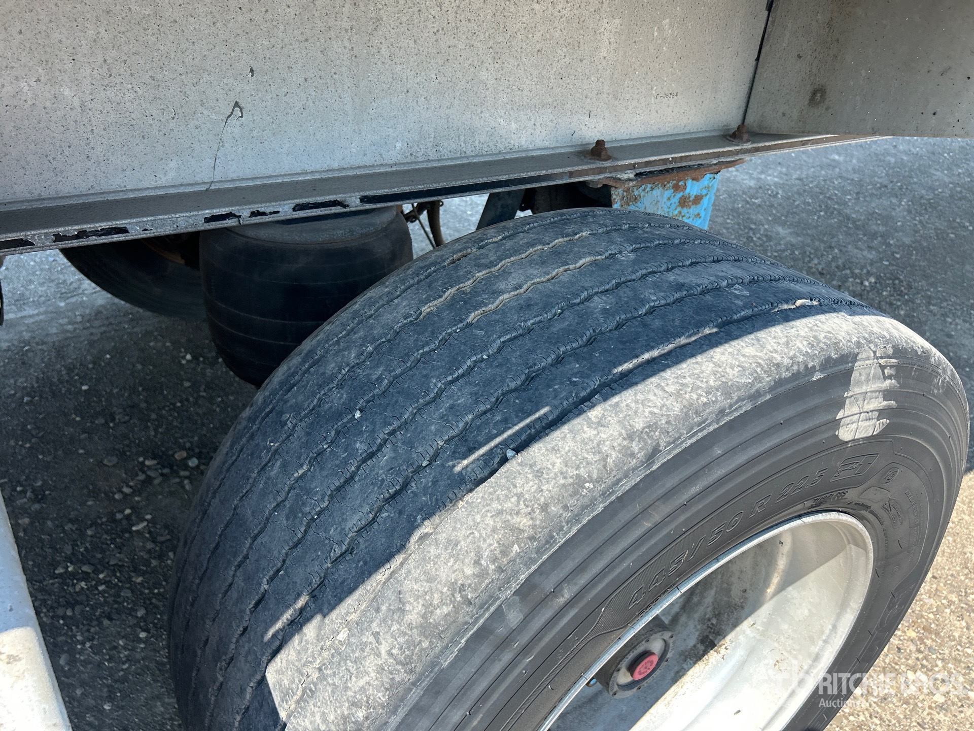 2004 Wilson 48 ft T/A Spread Axle