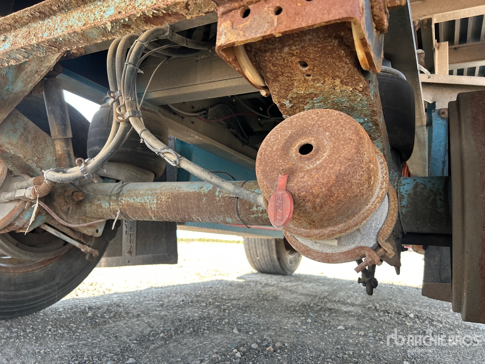 2004 Wilson 48 ft T/A Spread Axle