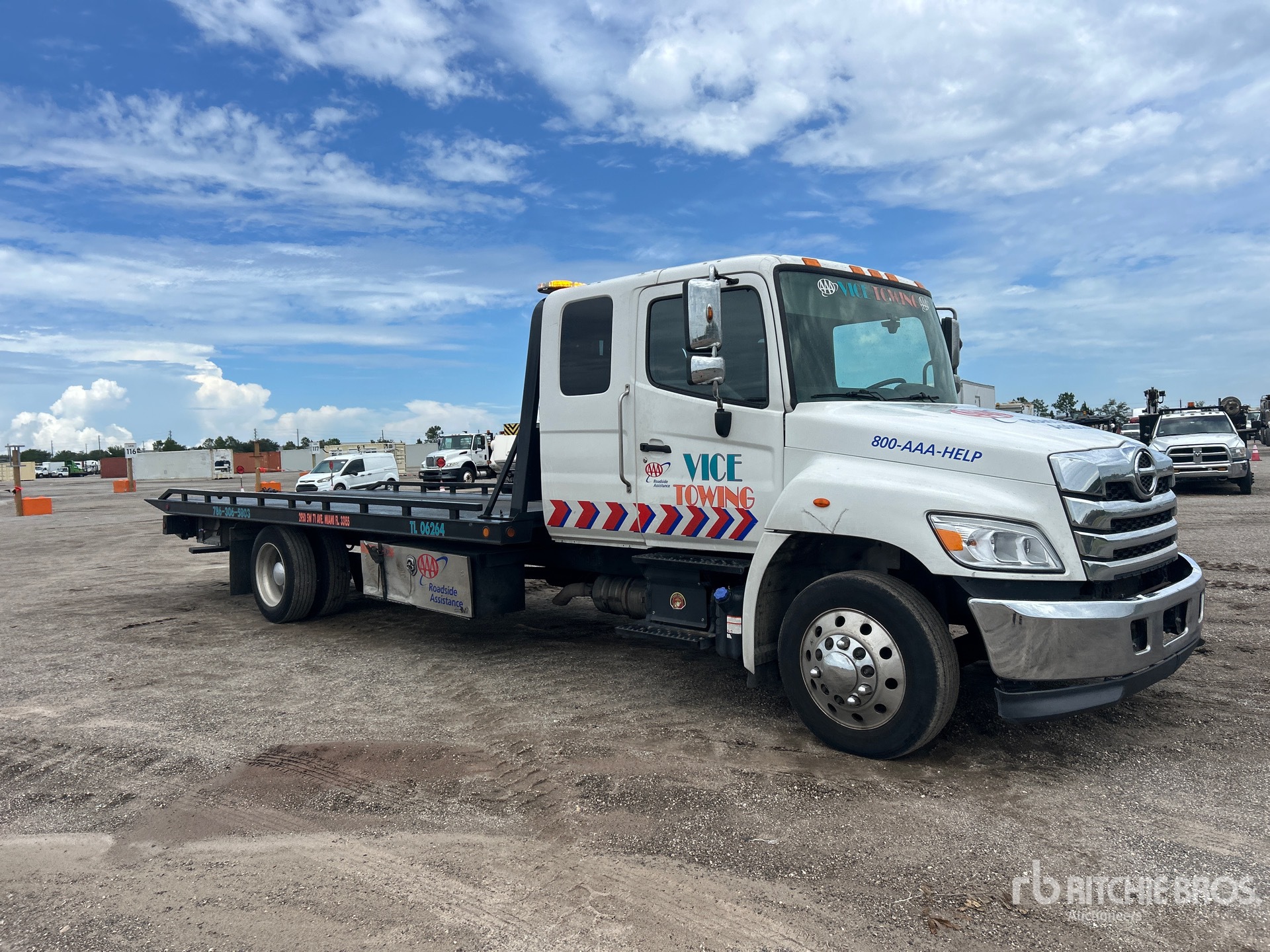 2023 Hino L6