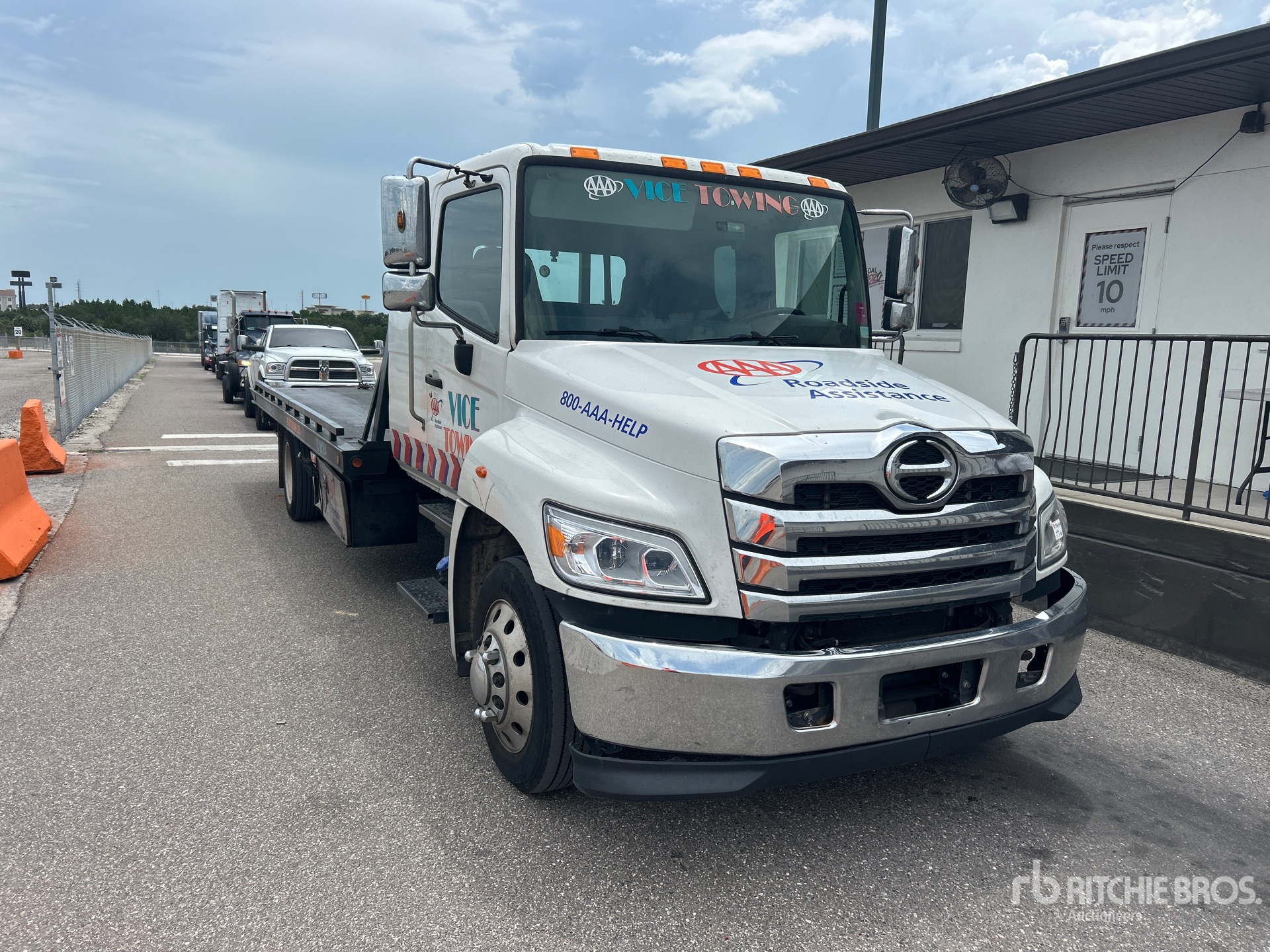 2023 Hino L6