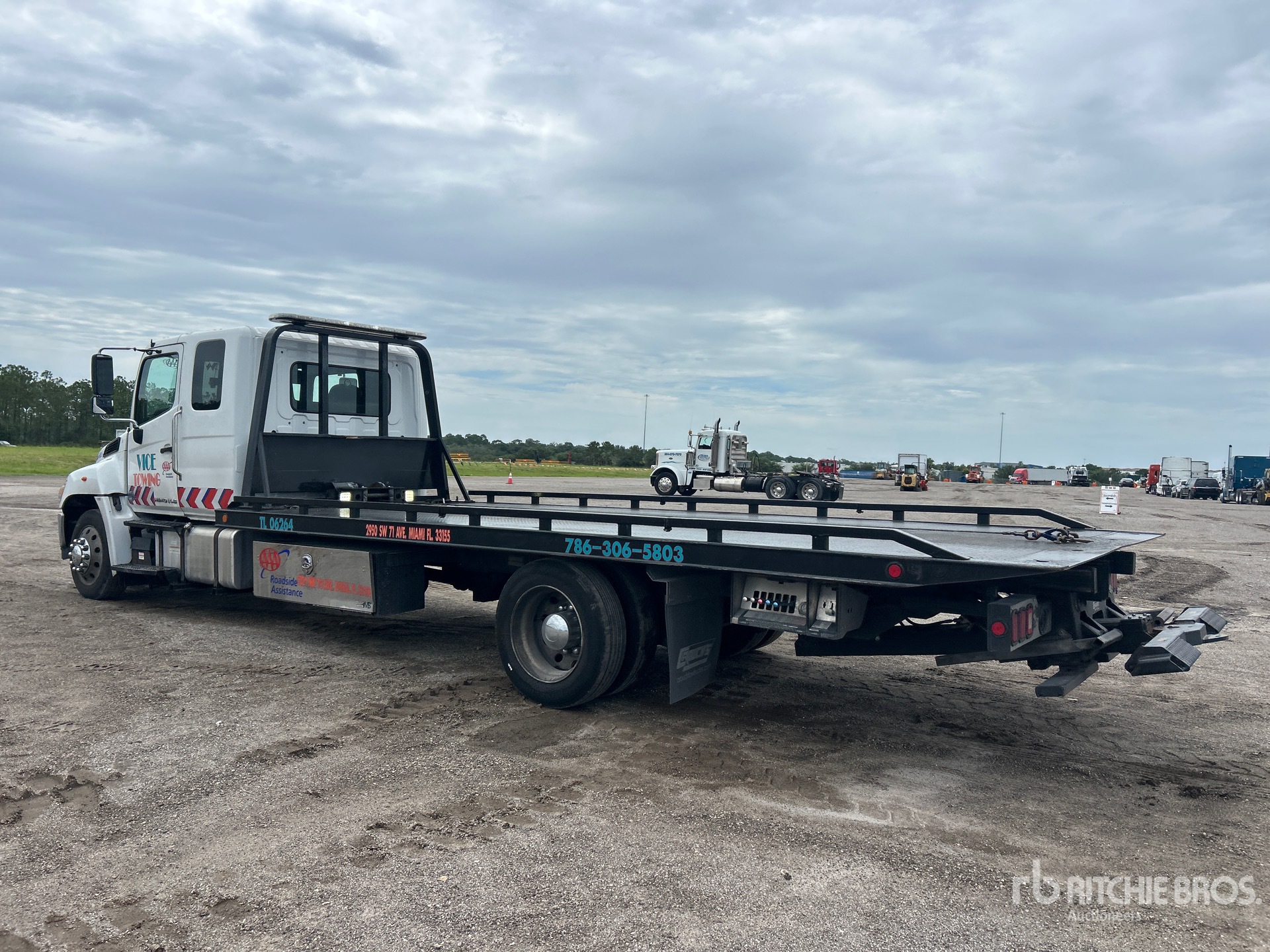 2023 Hino L6