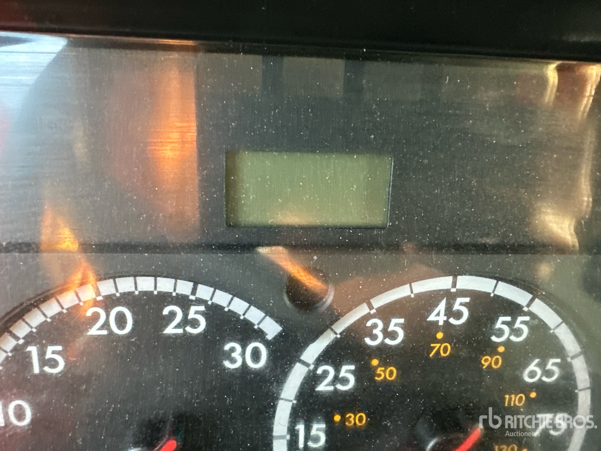 2013 Freightliner M2106