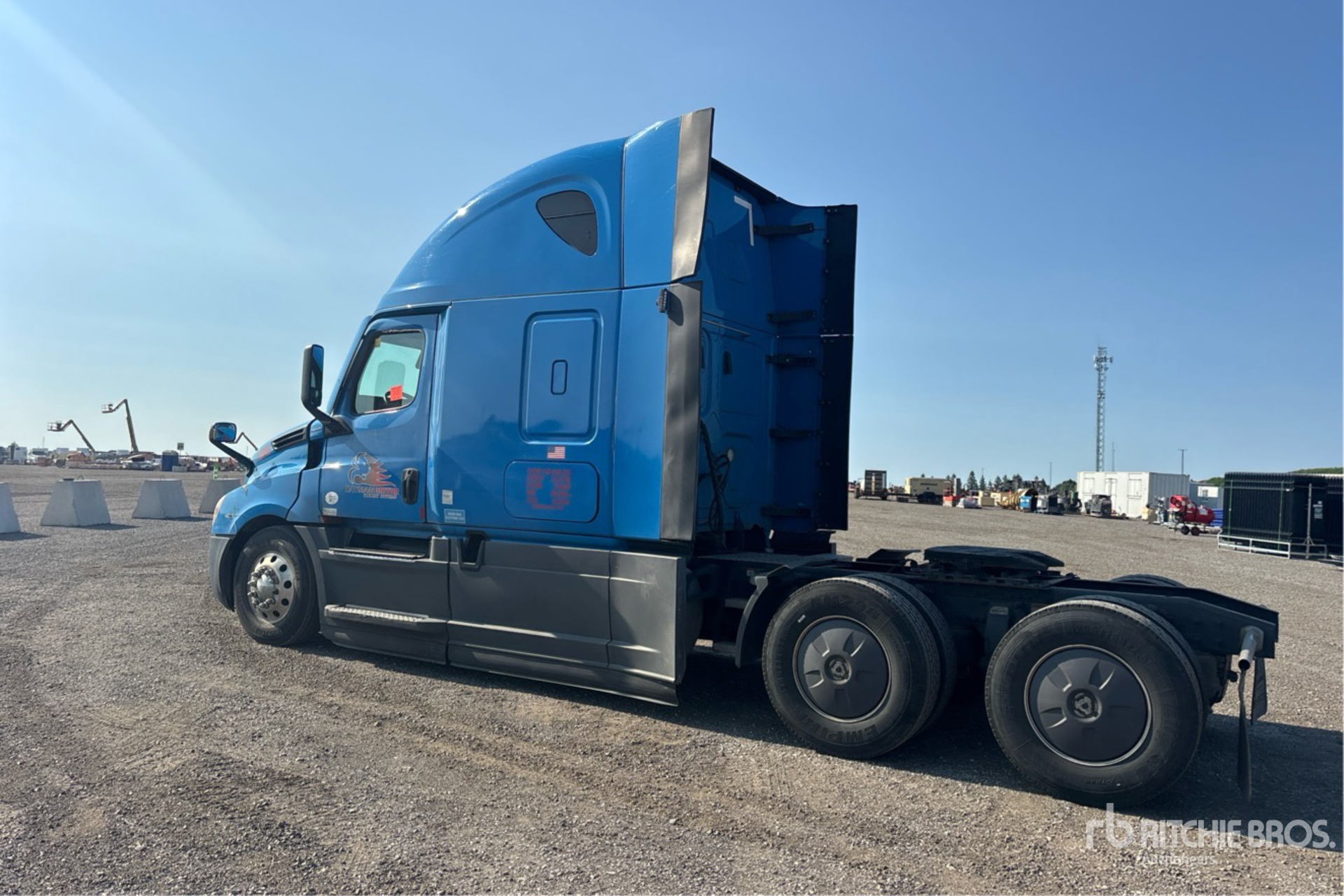2021 Freightliner CASCADIA 126