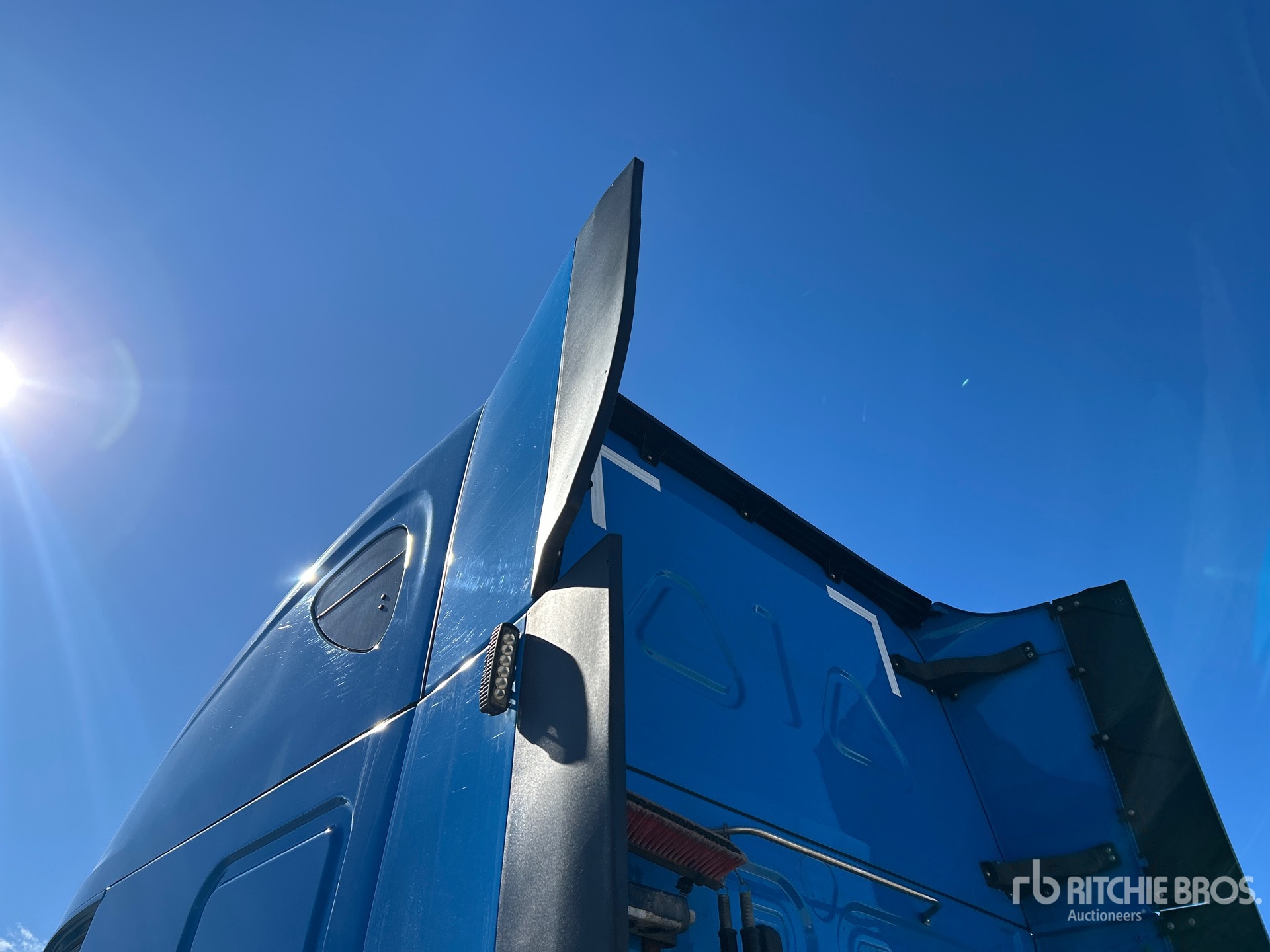 2021 Freightliner CASCADIA 126