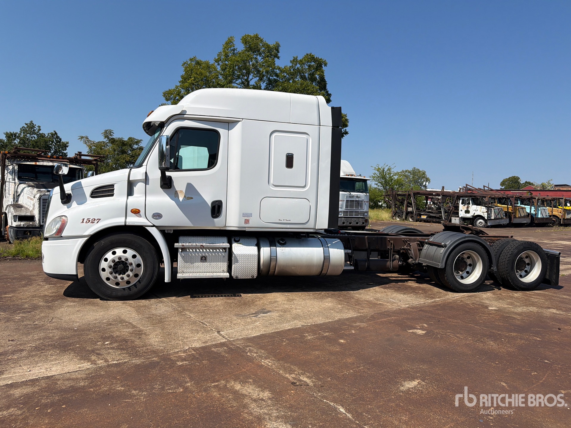 2015 Freightliner CASCADIA 113