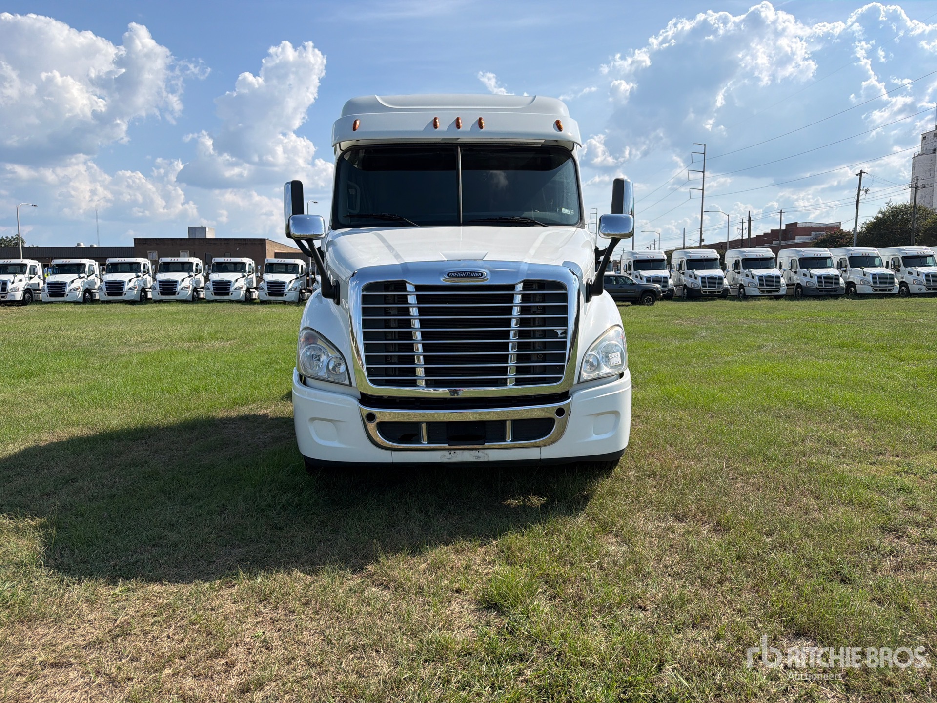 2020 Freightliner CASCADIA 113
