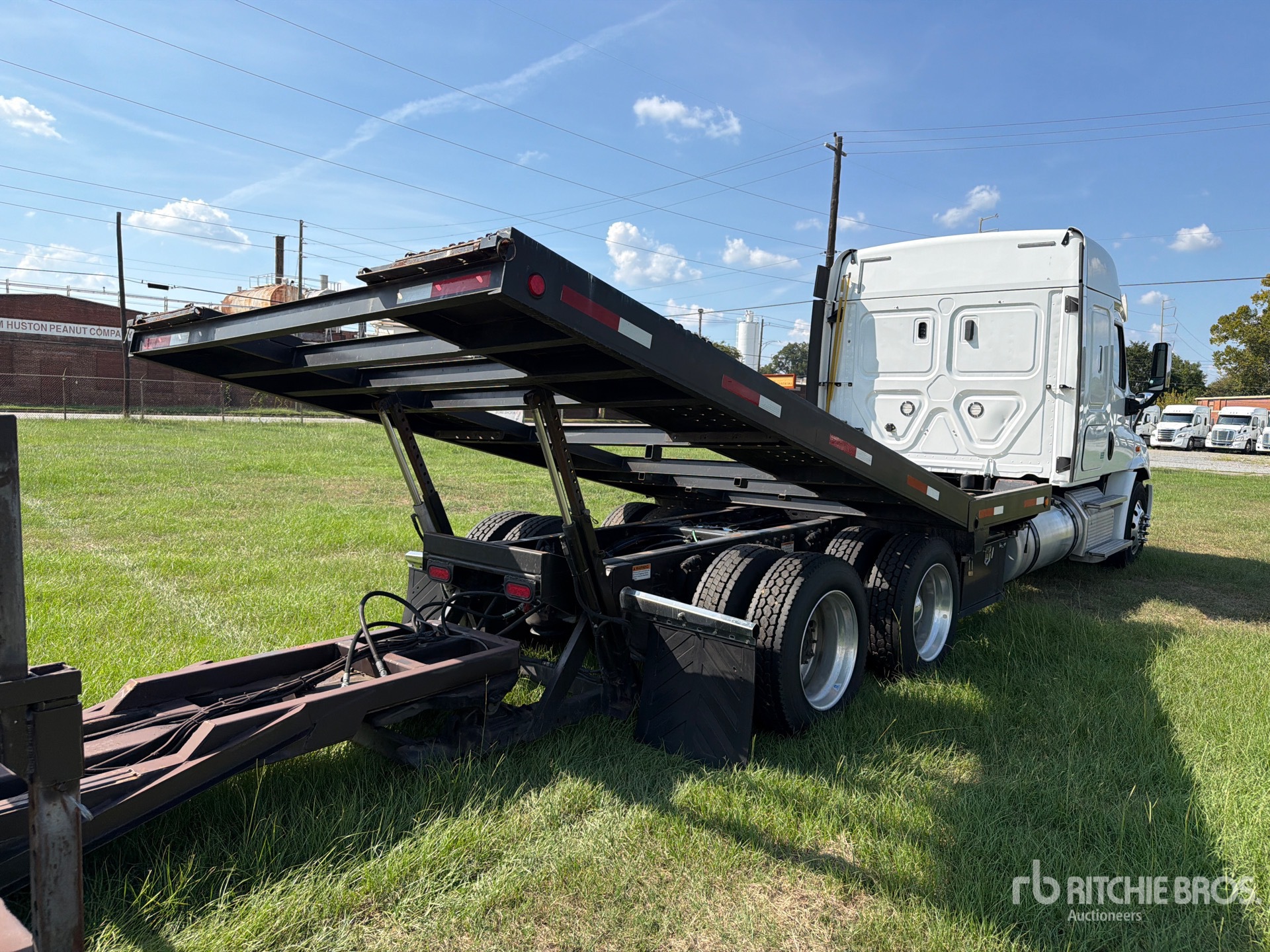 2020 Freightliner CASCADIA 113