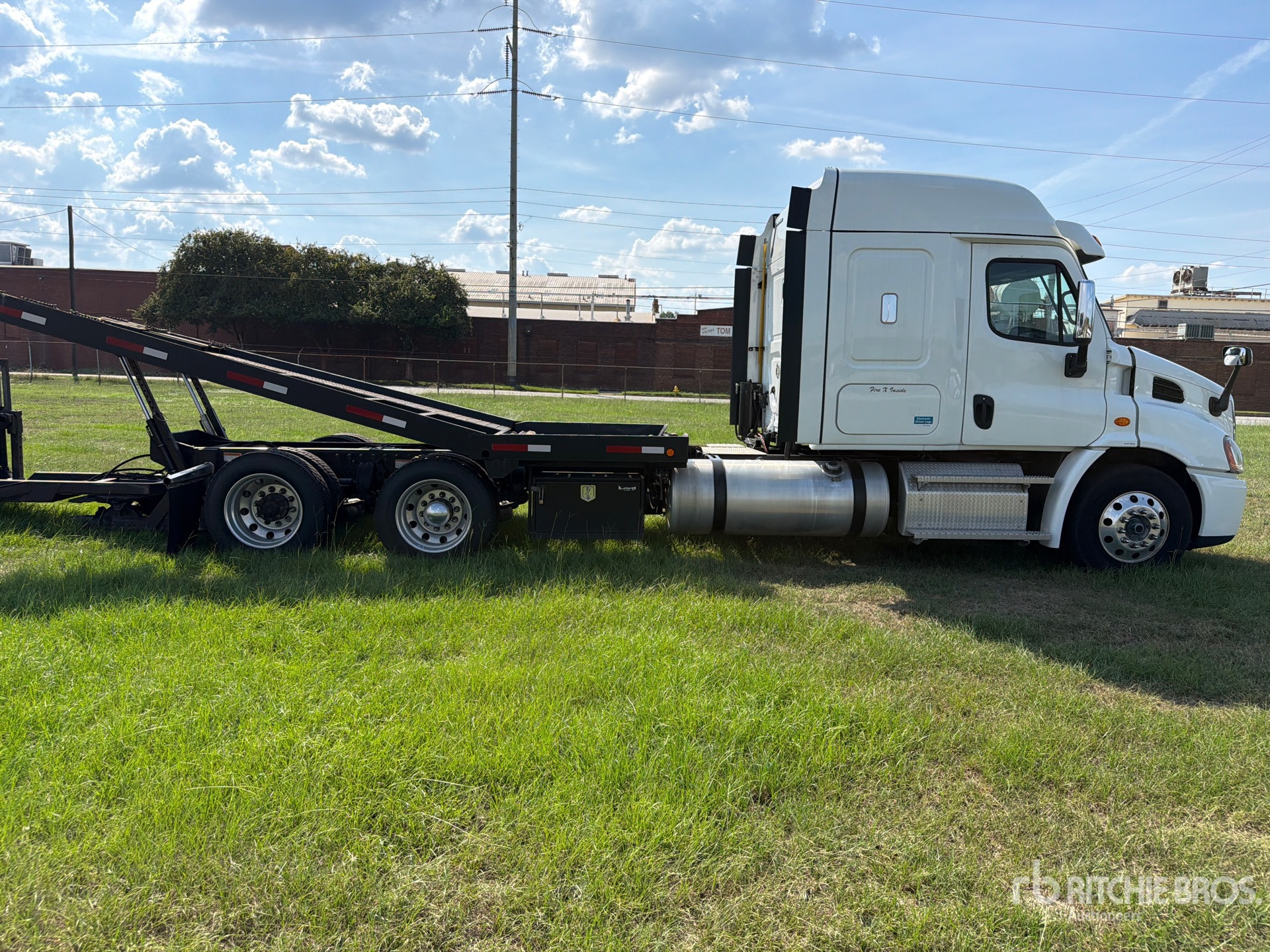 2020 Freightliner CASCADIA 113