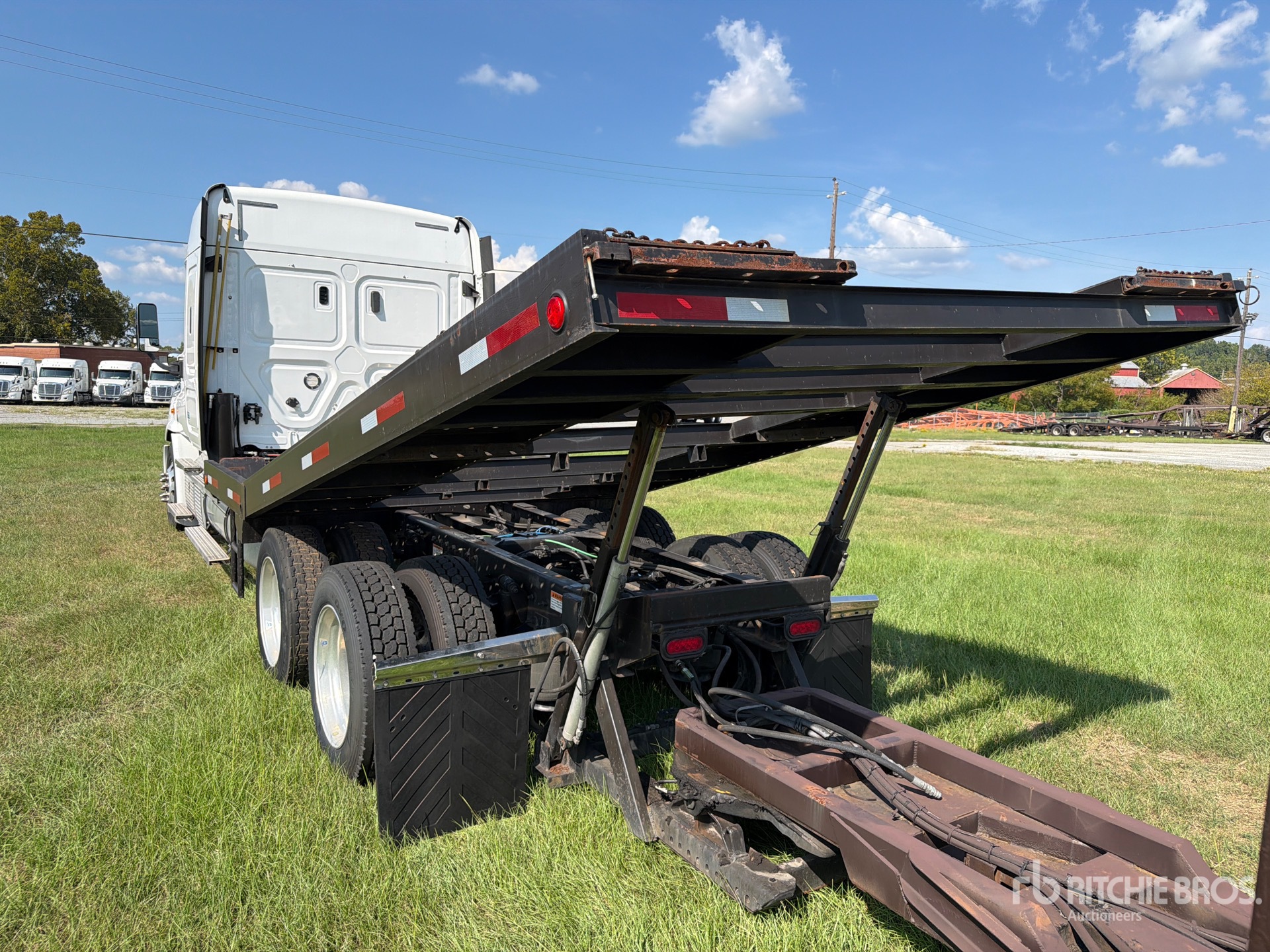 2020 Freightliner CASCADIA 113