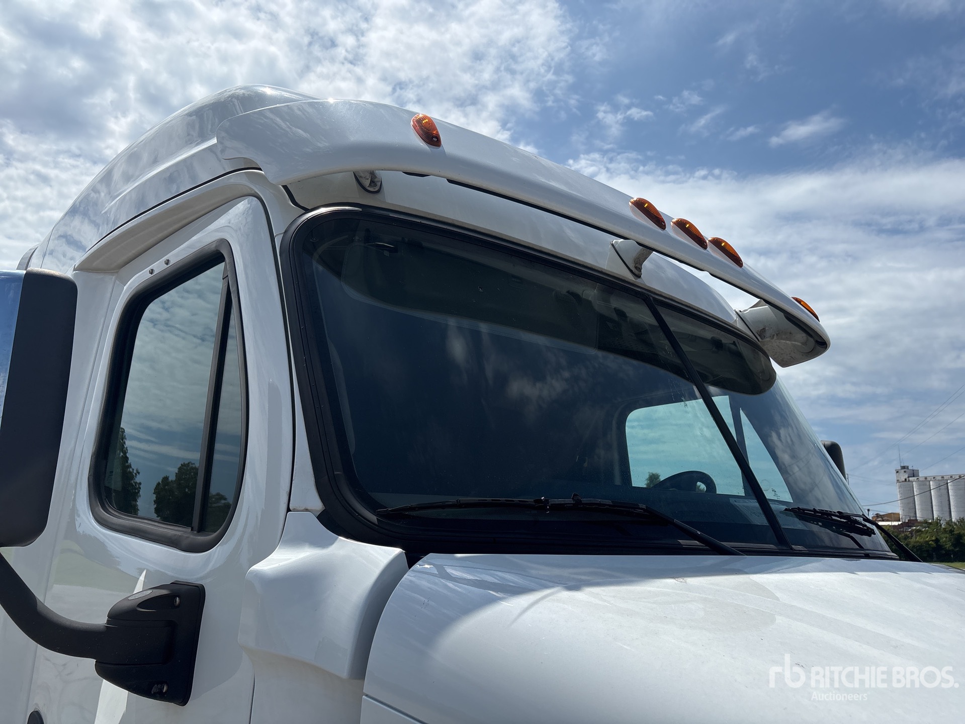 2020 Freightliner Cascadia 113