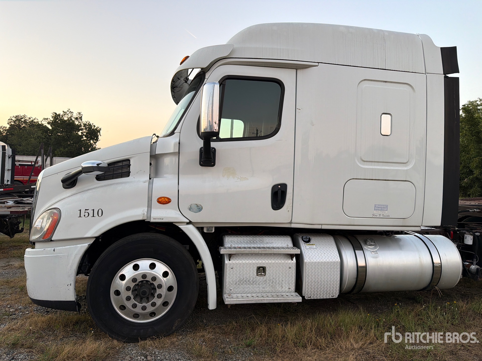 2015 Freightliner CASCADIA 113
