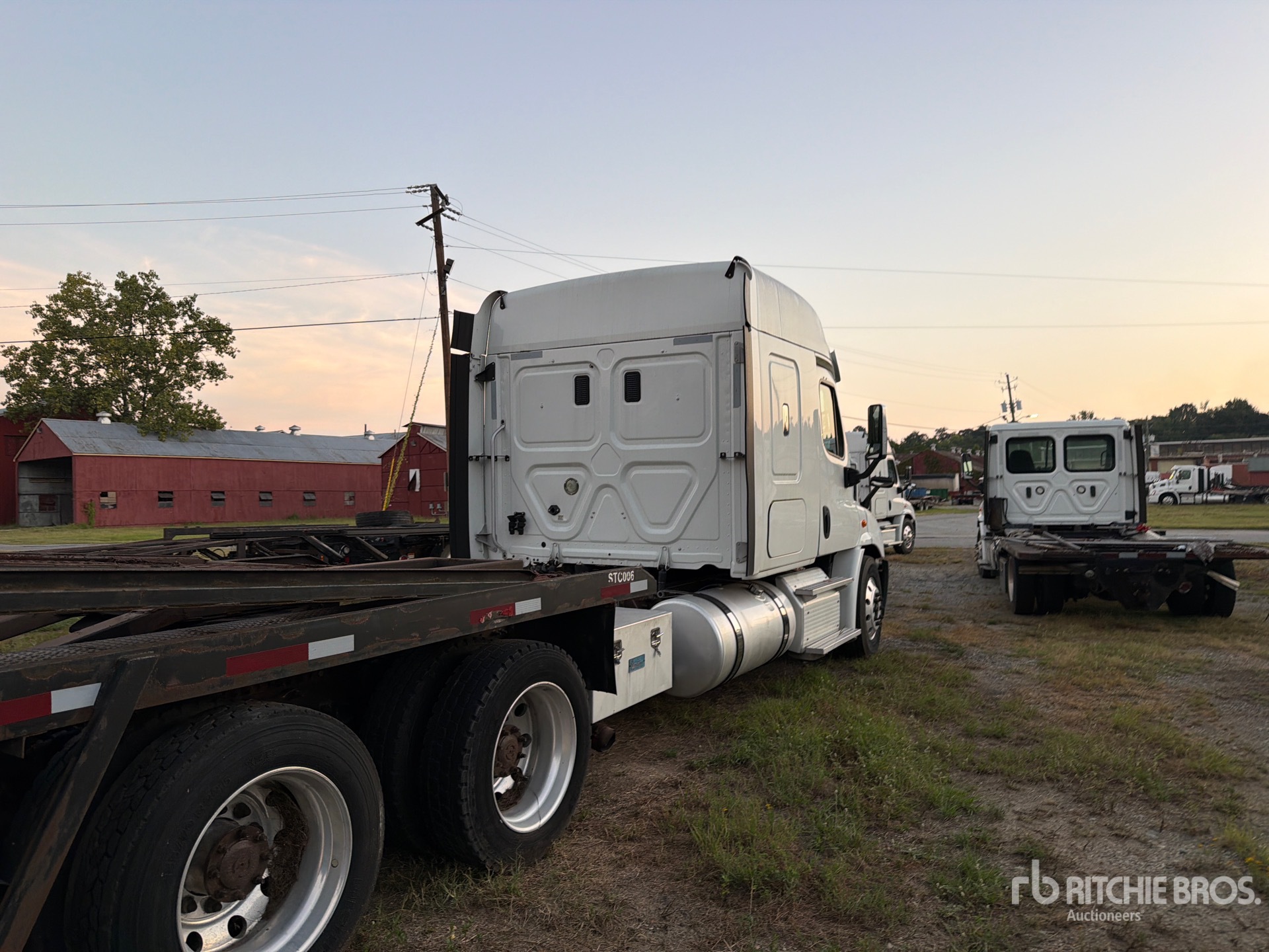 2015 Freightliner CASCADIA 113