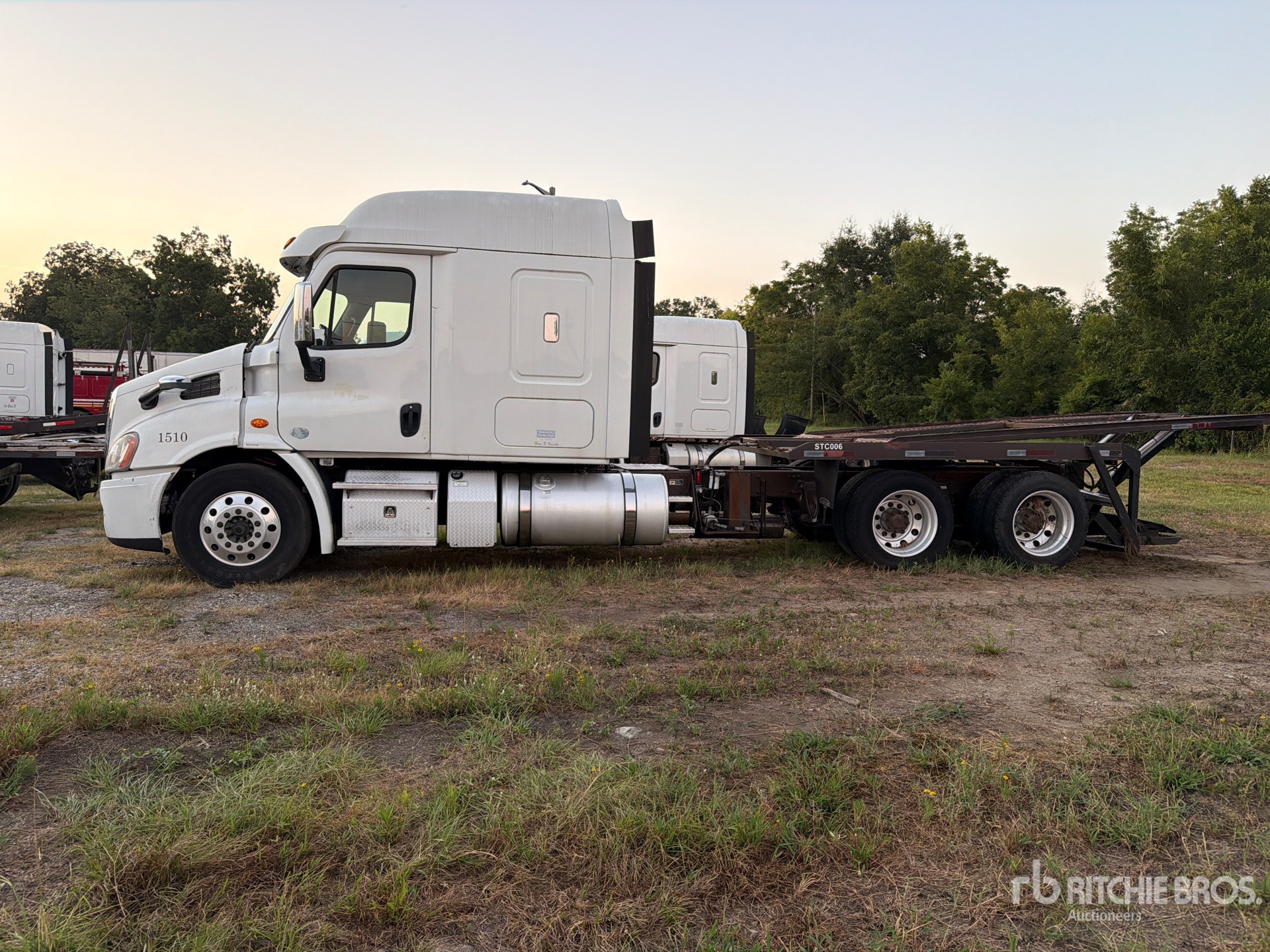 2015 Freightliner CASCADIA 113