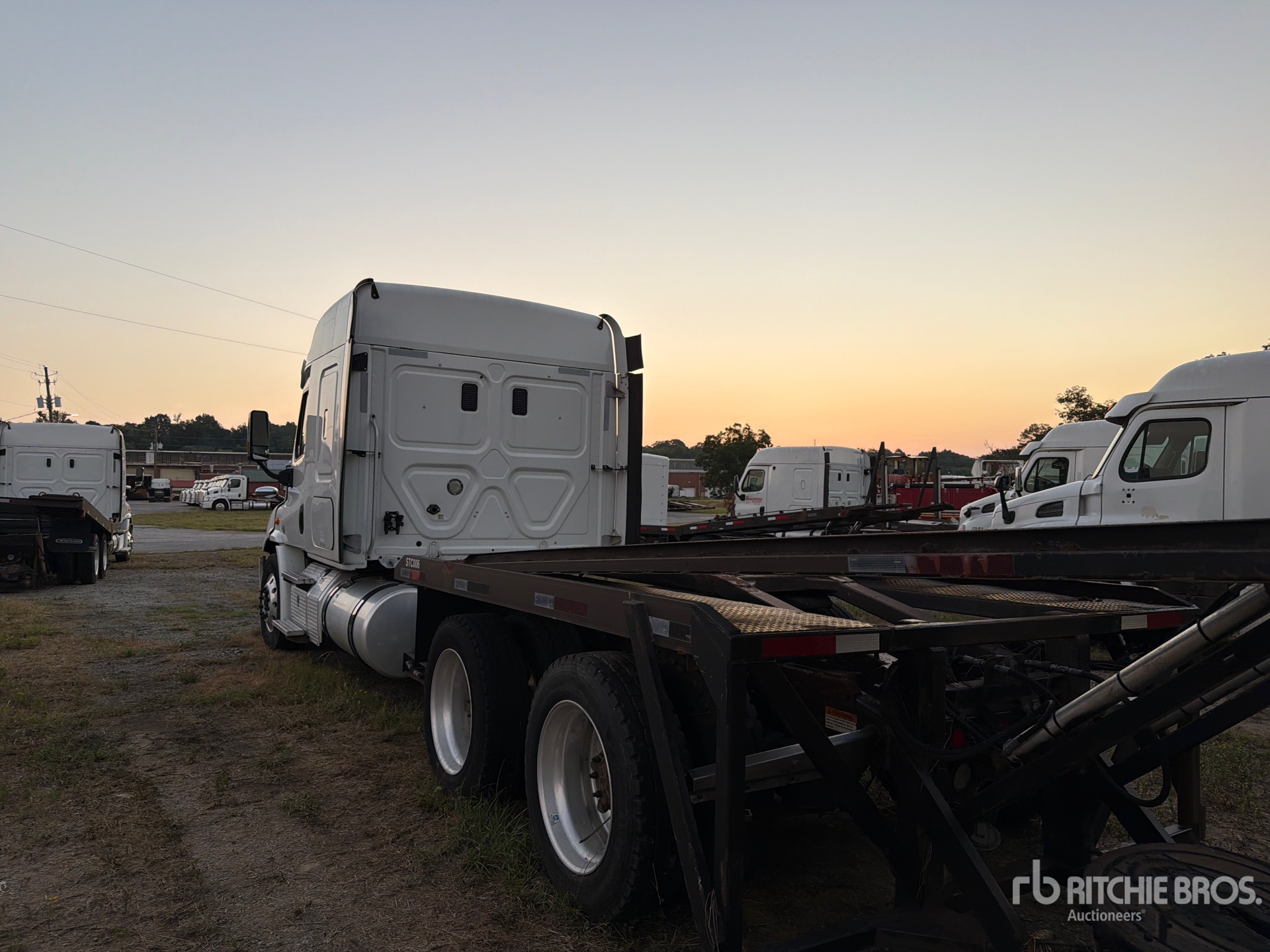 2015 Freightliner CASCADIA 113