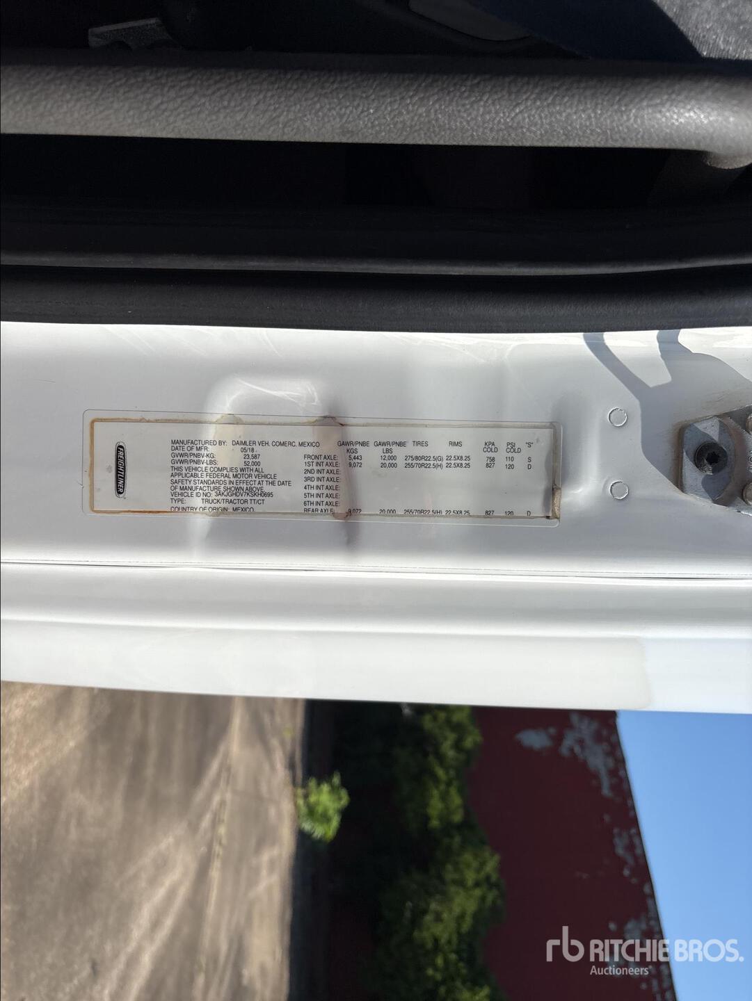 2019 Freightliner CASCADIA 113