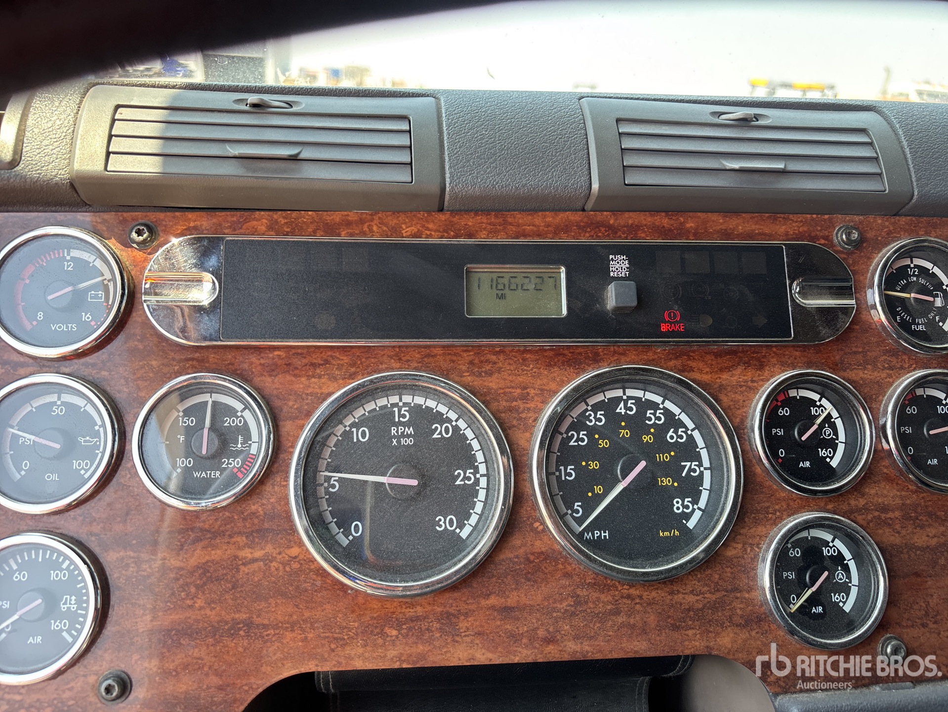 2011 Freightliner 6x4