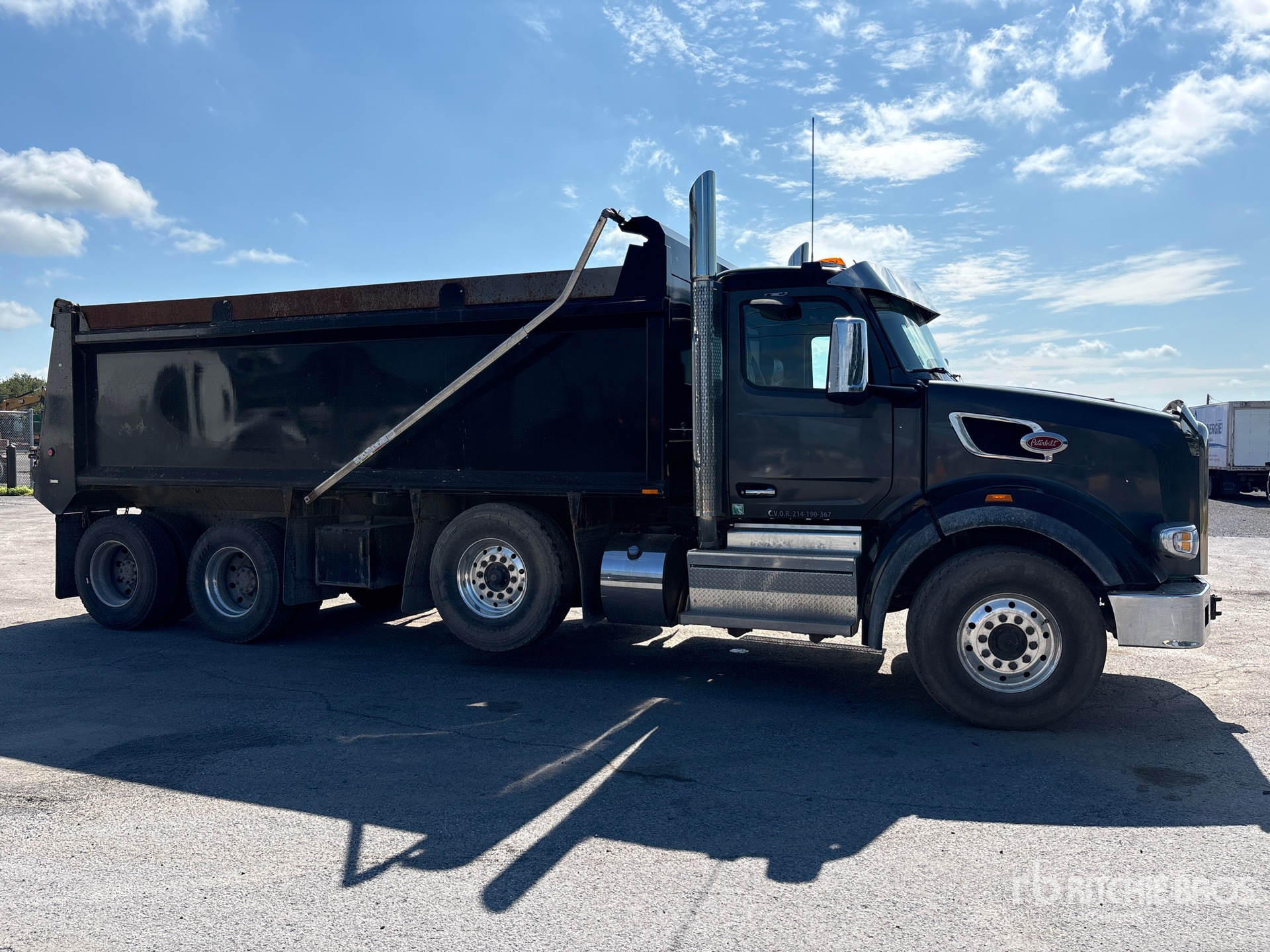 2023 Peterbilt 567
