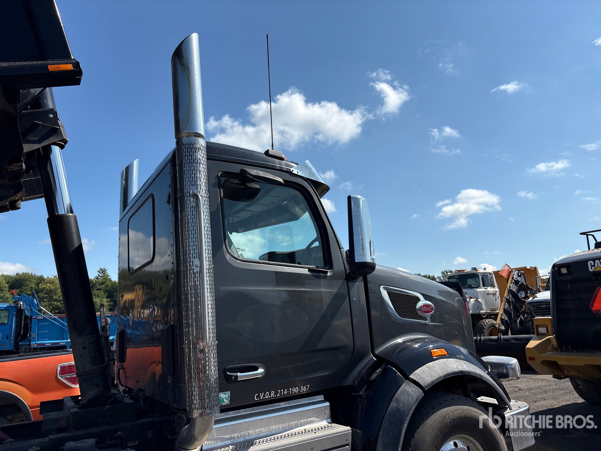 2023 Peterbilt 567
