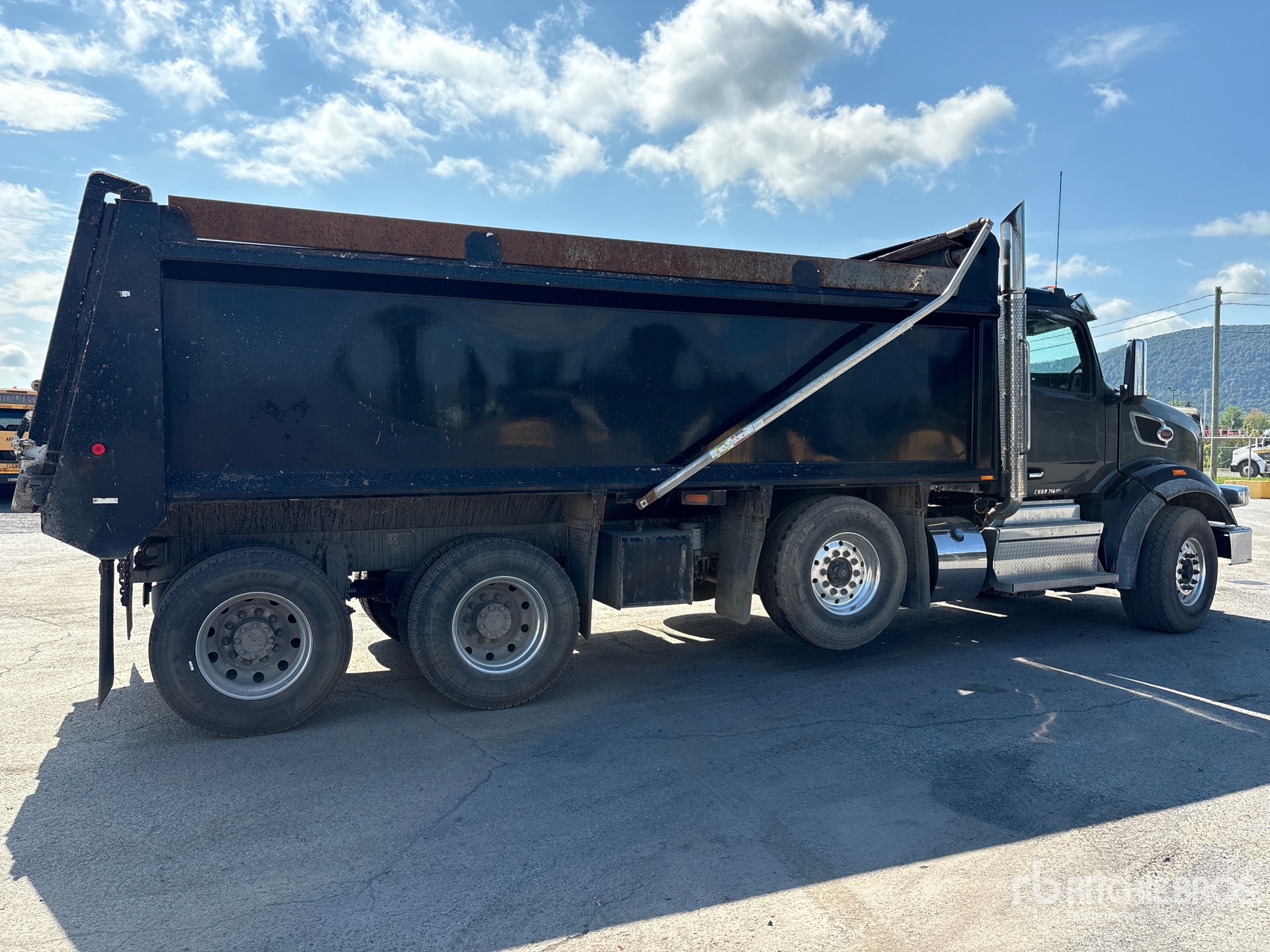 2023 Peterbilt 567
