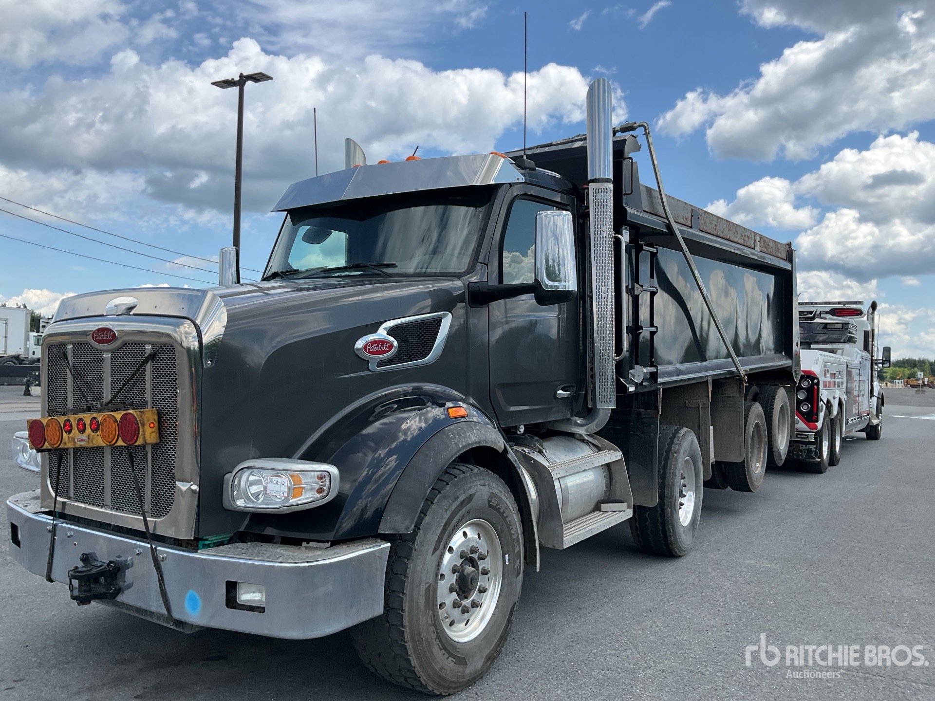 2023 Peterbilt 567