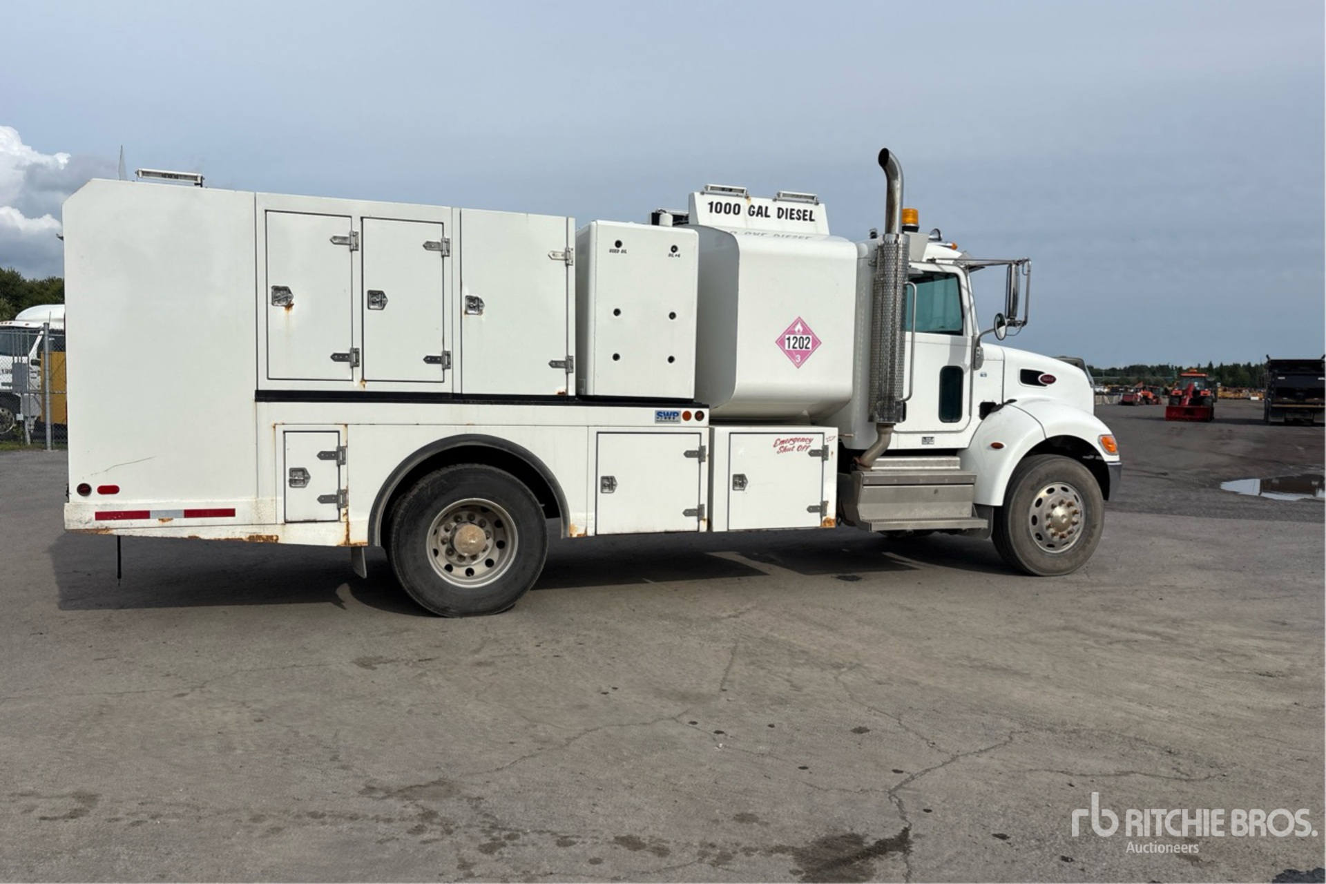 2023 Peterbilt PB337