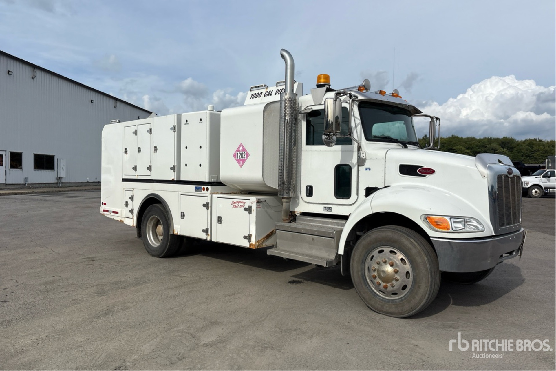 2023 Peterbilt PB337