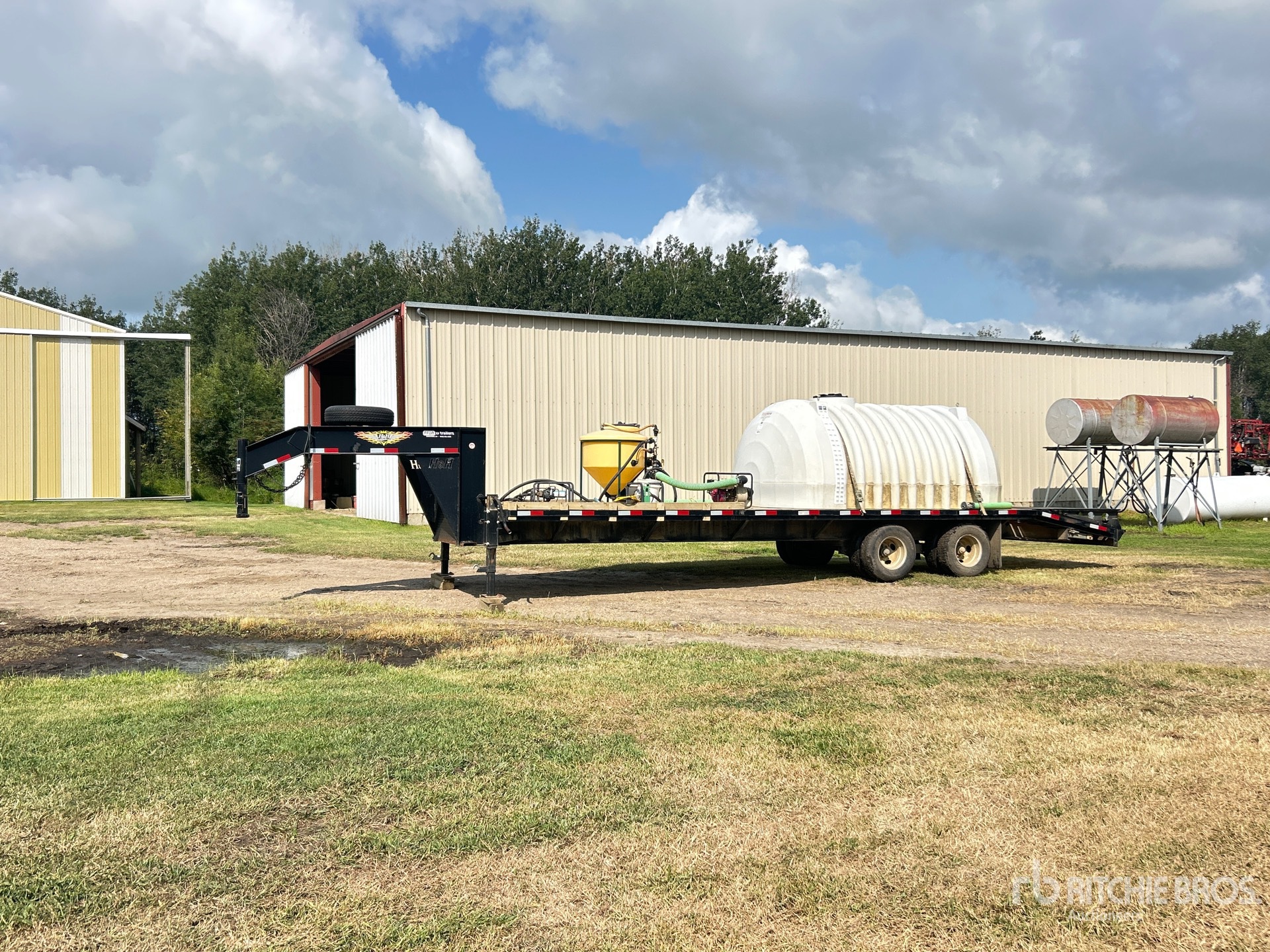 2013 H&H 30 ft T/A Gooseneck