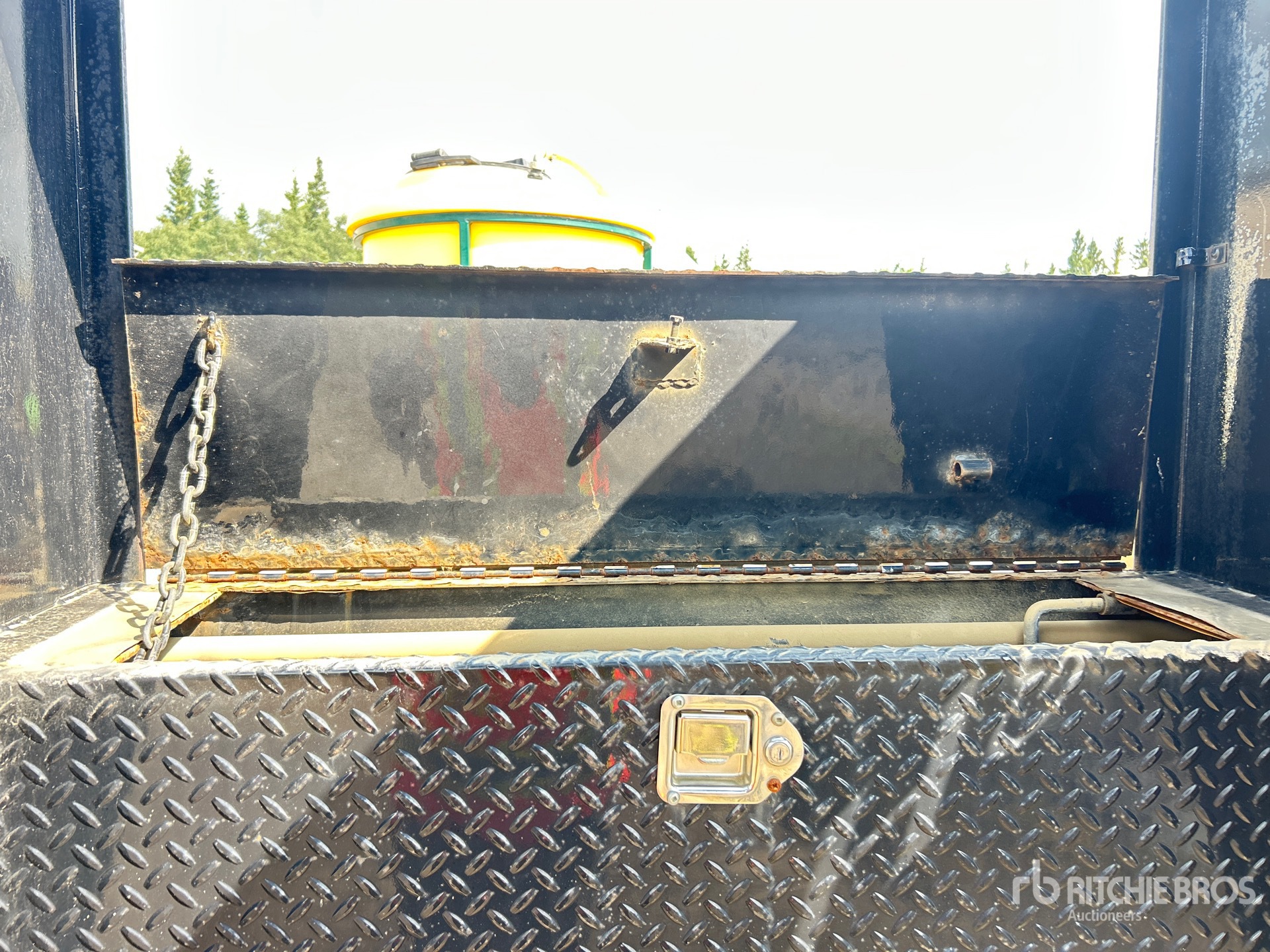 2013 H&H 30 ft T/A Gooseneck