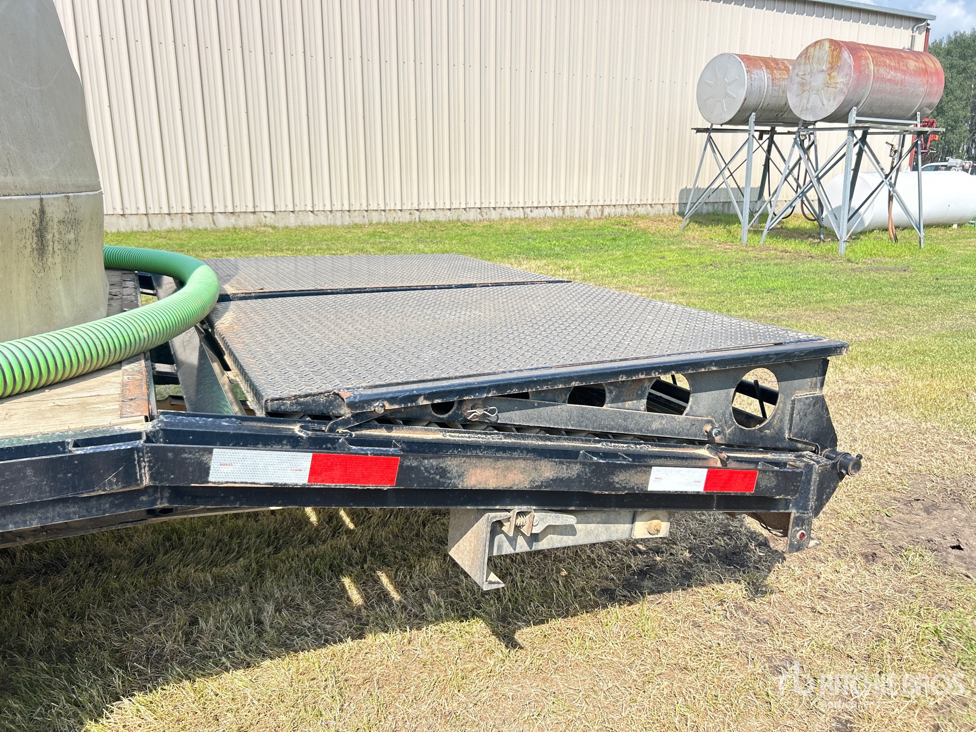 2013 H&H 30 ft T/A Gooseneck