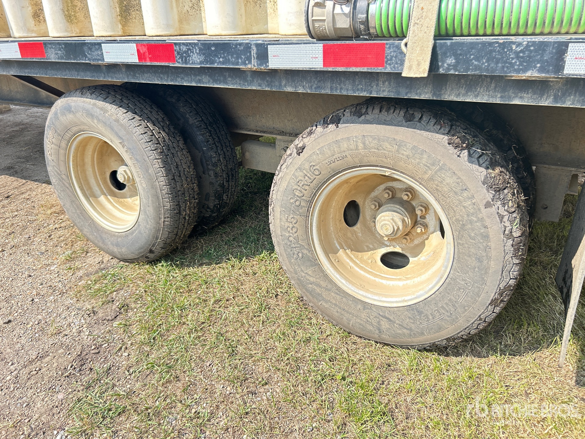 2013 H&H 30 ft T/A Gooseneck