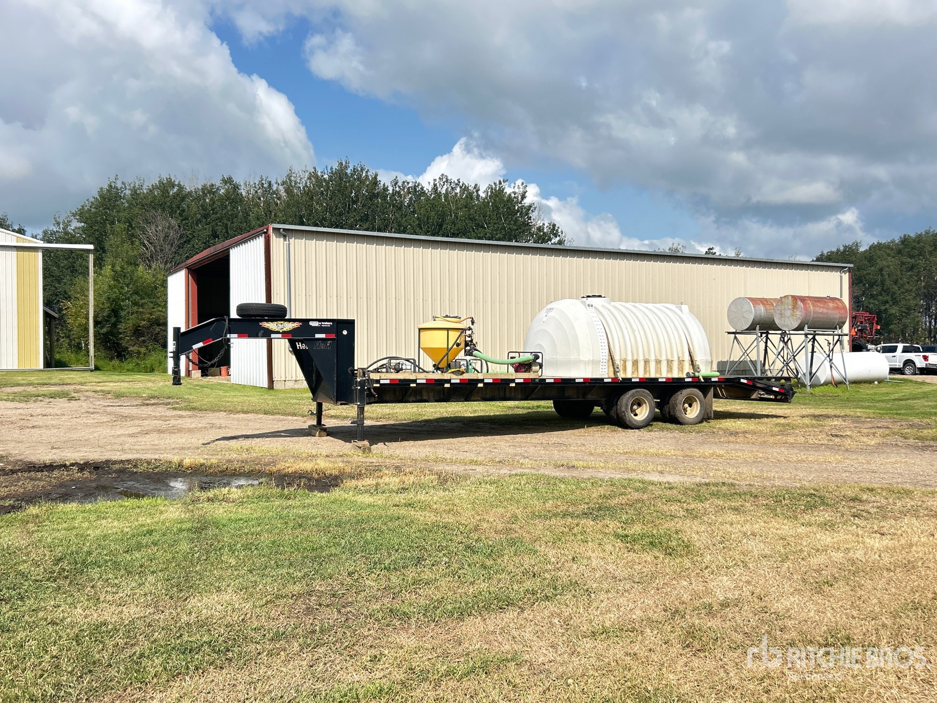 2013 H&H 30 ft T/A Gooseneck