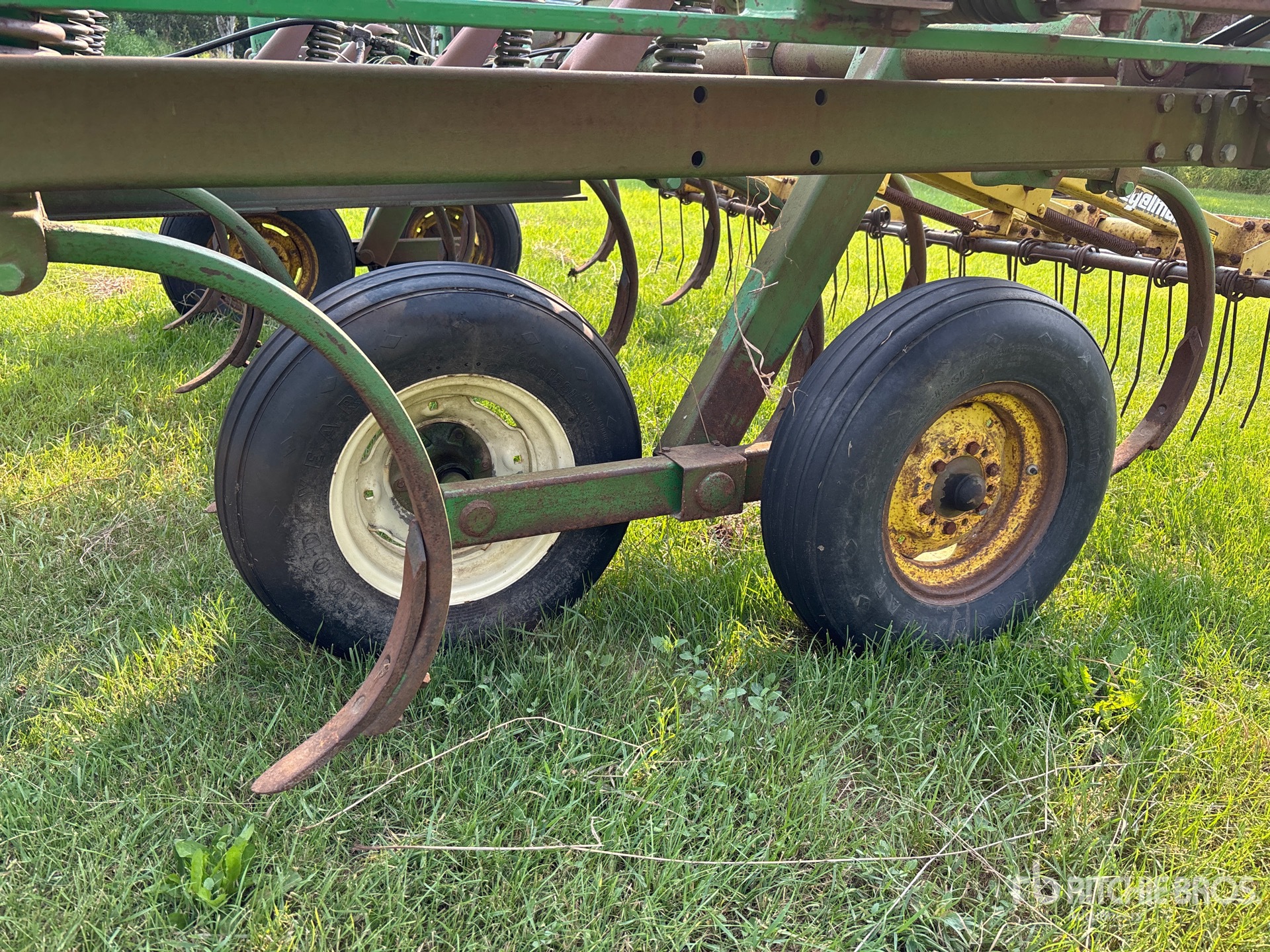 John Deere 1610