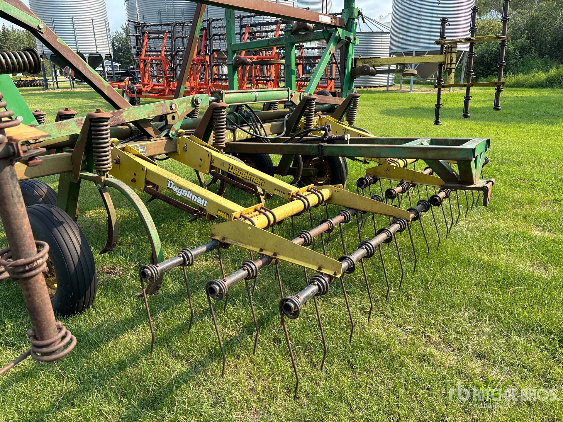 John Deere 1610