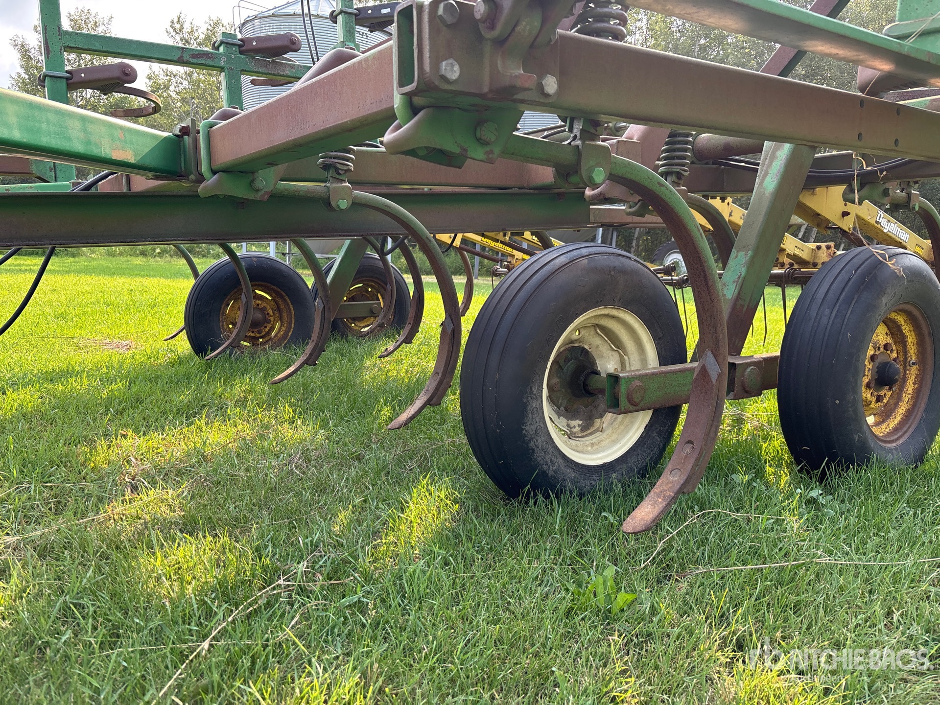 John Deere 1610
