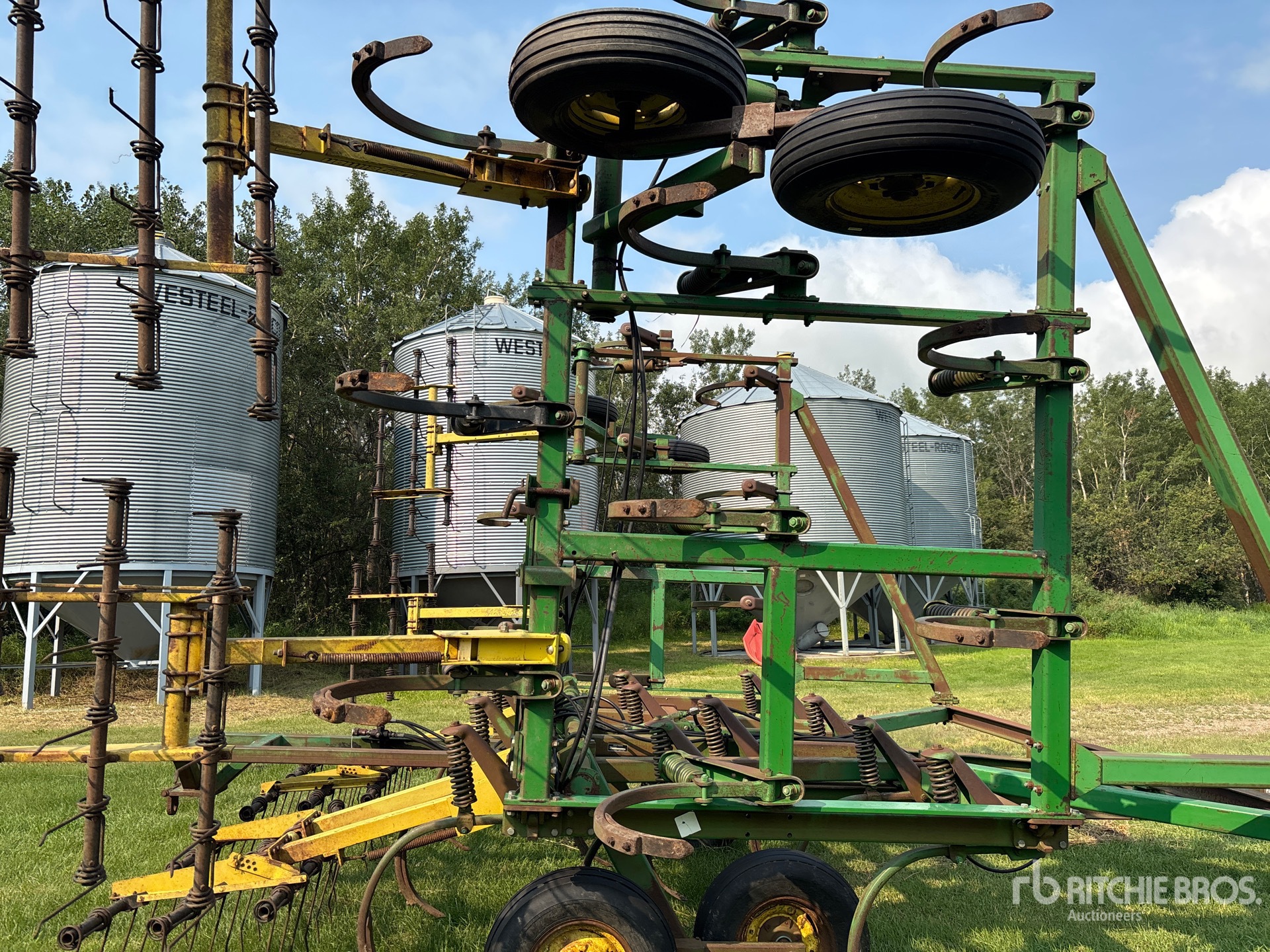 John Deere 1610