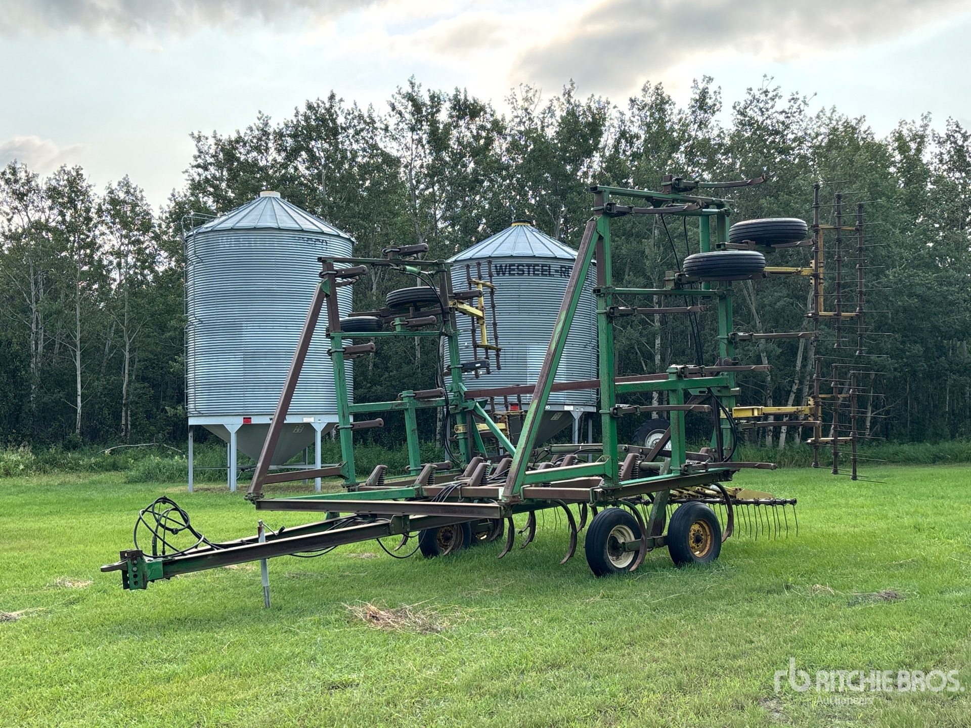 John Deere 1610