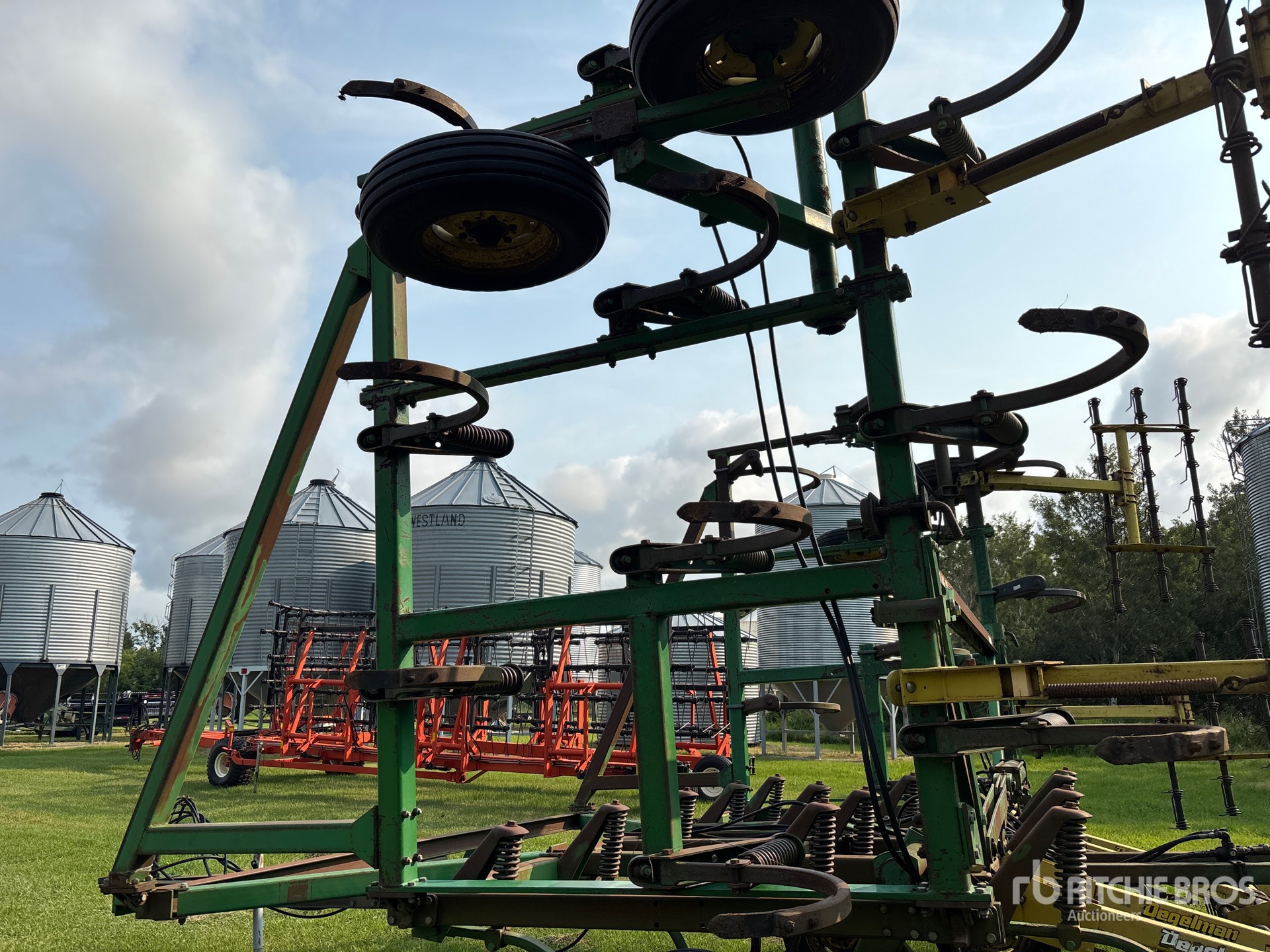 John Deere 1610