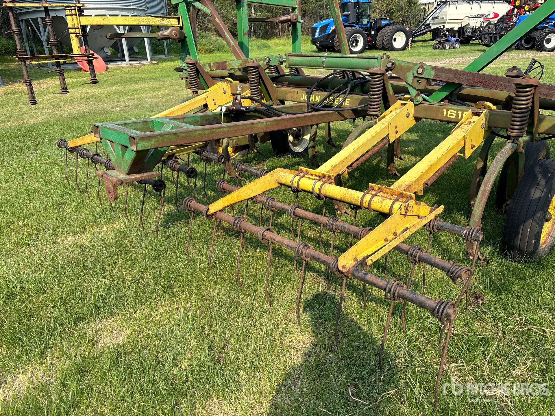 John Deere 1610