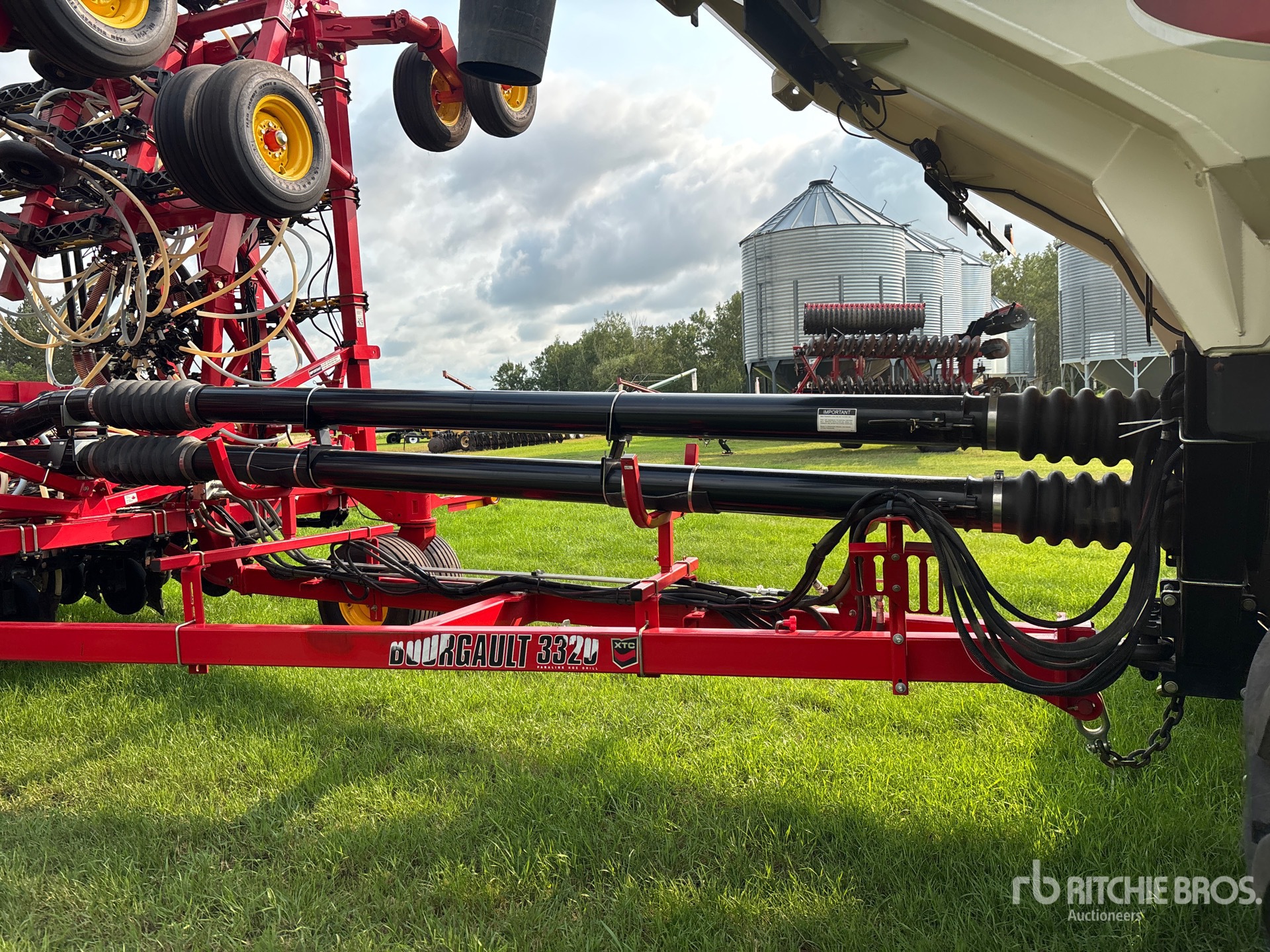 2017 Bourgault 3320 XTC