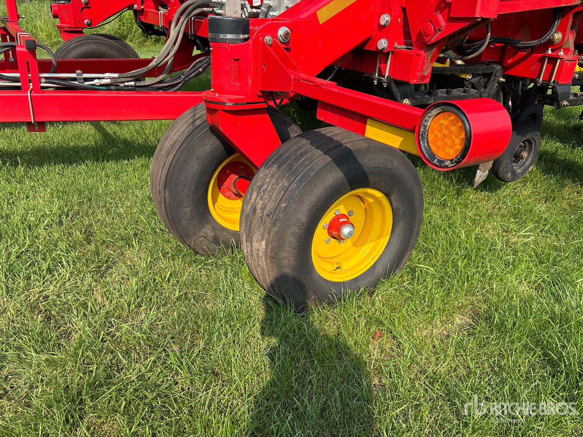2017 Bourgault 3320 XTC