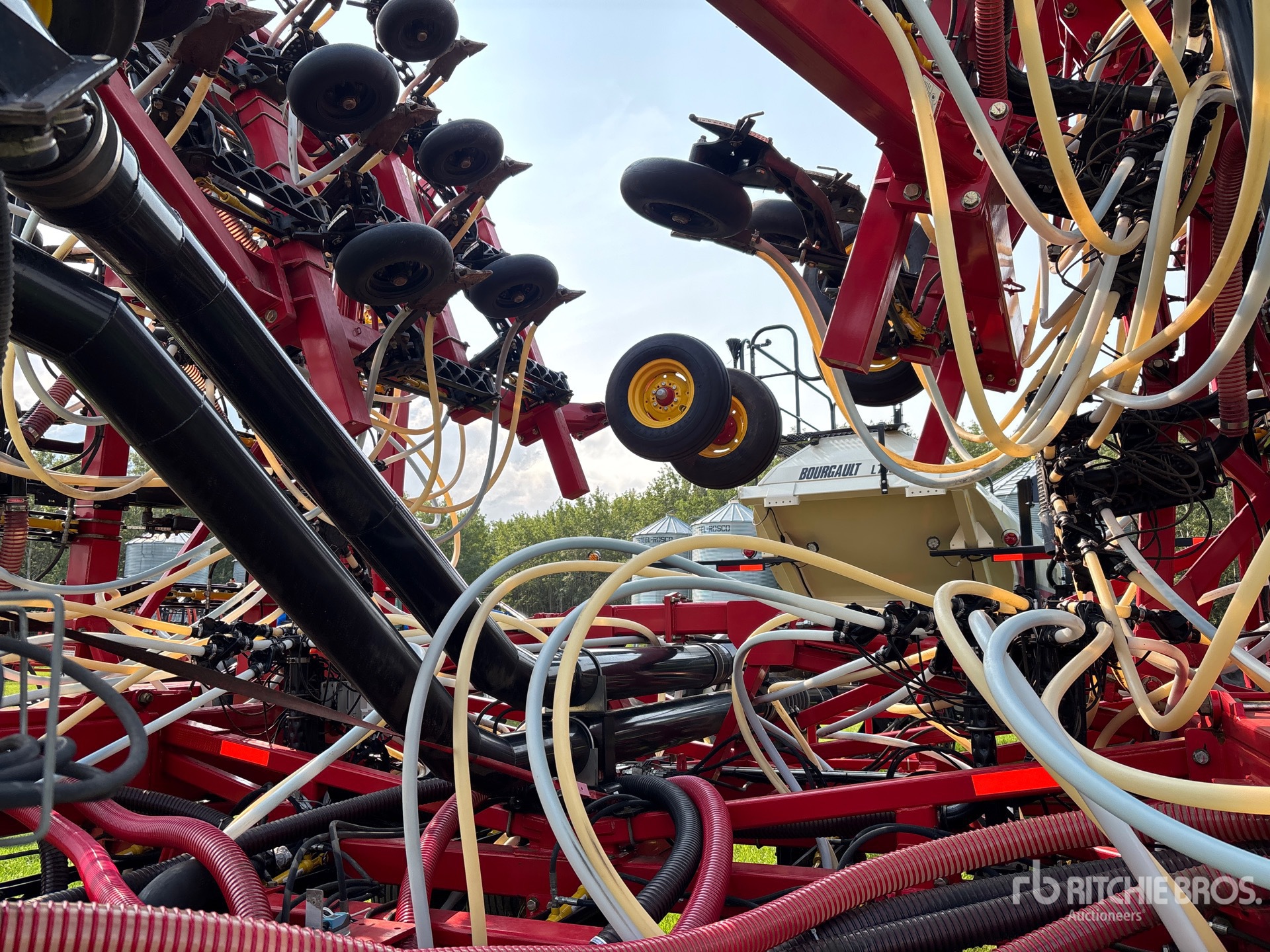 2017 Bourgault 3320 XTC