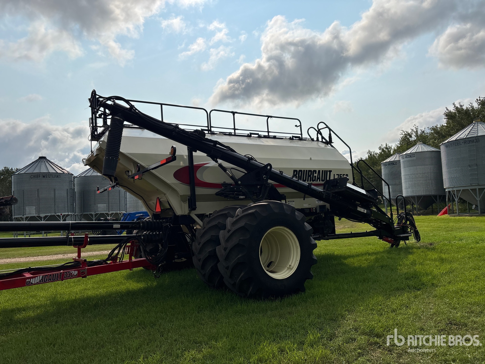 2017 Bourgault 3320 XTC