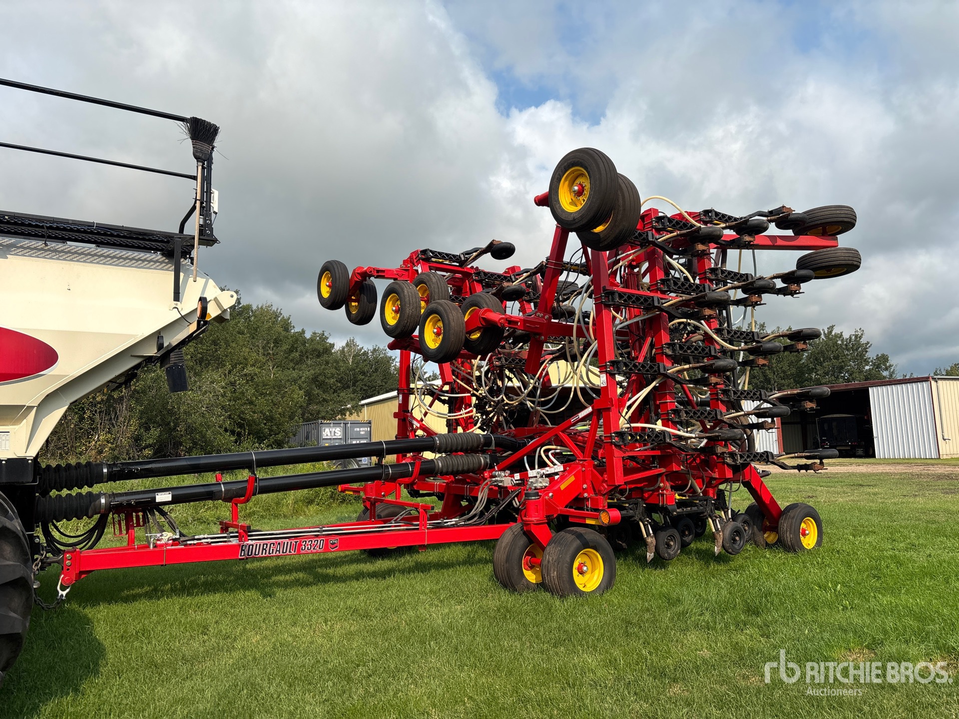 2017 Bourgault 3320 XTC