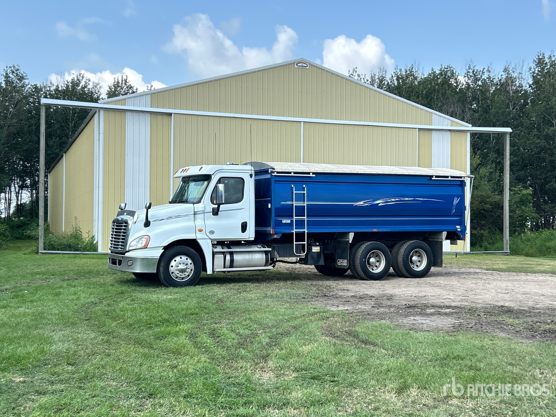 2015 Freightliner 6x4 T/A