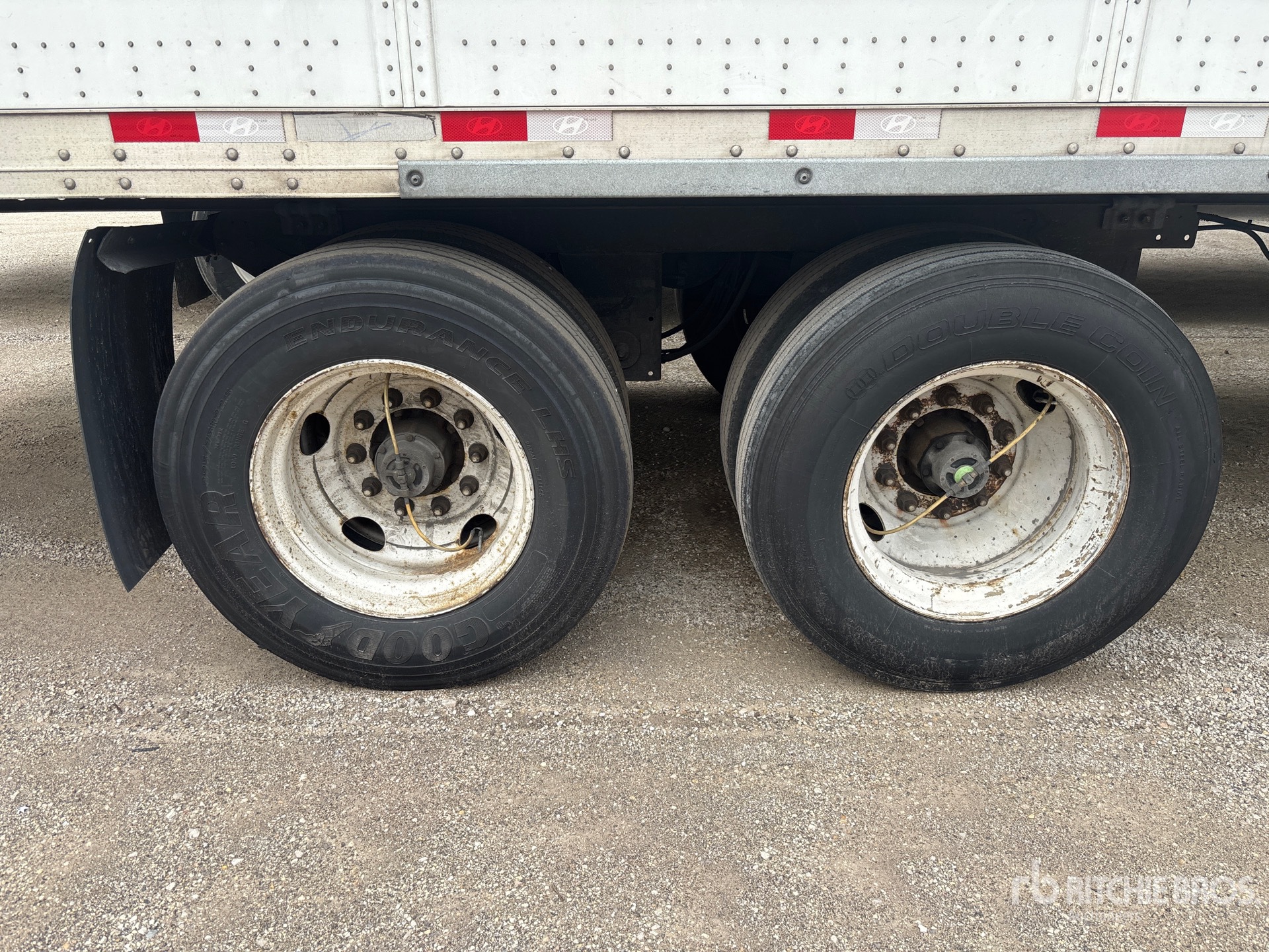 2023 Hyundai V12530152-AJS