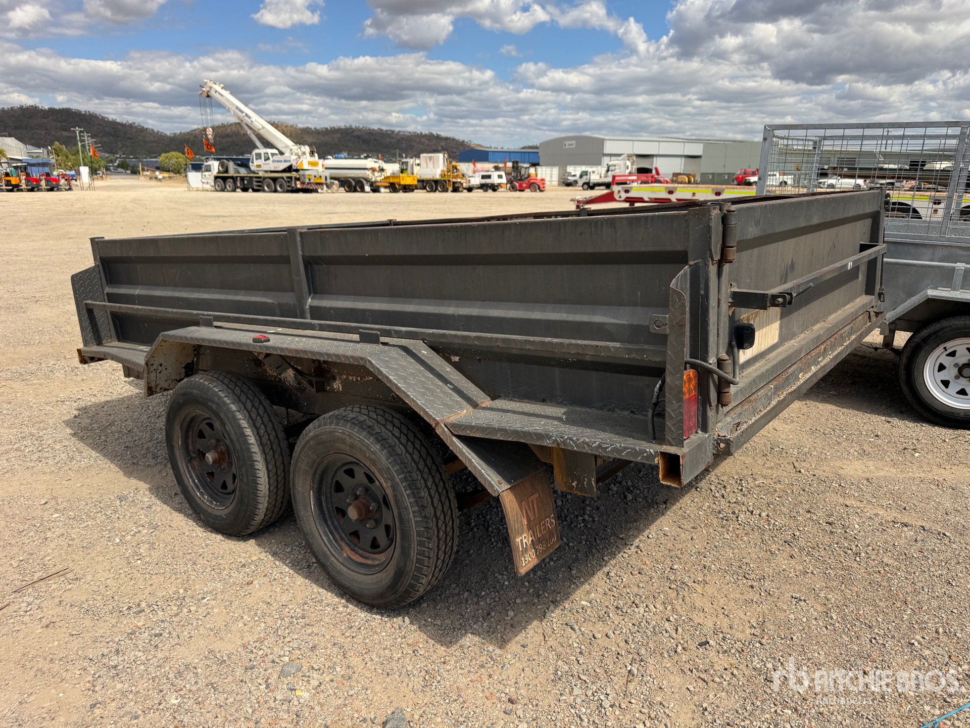 General Appearance with Picture, Right Rear Corner