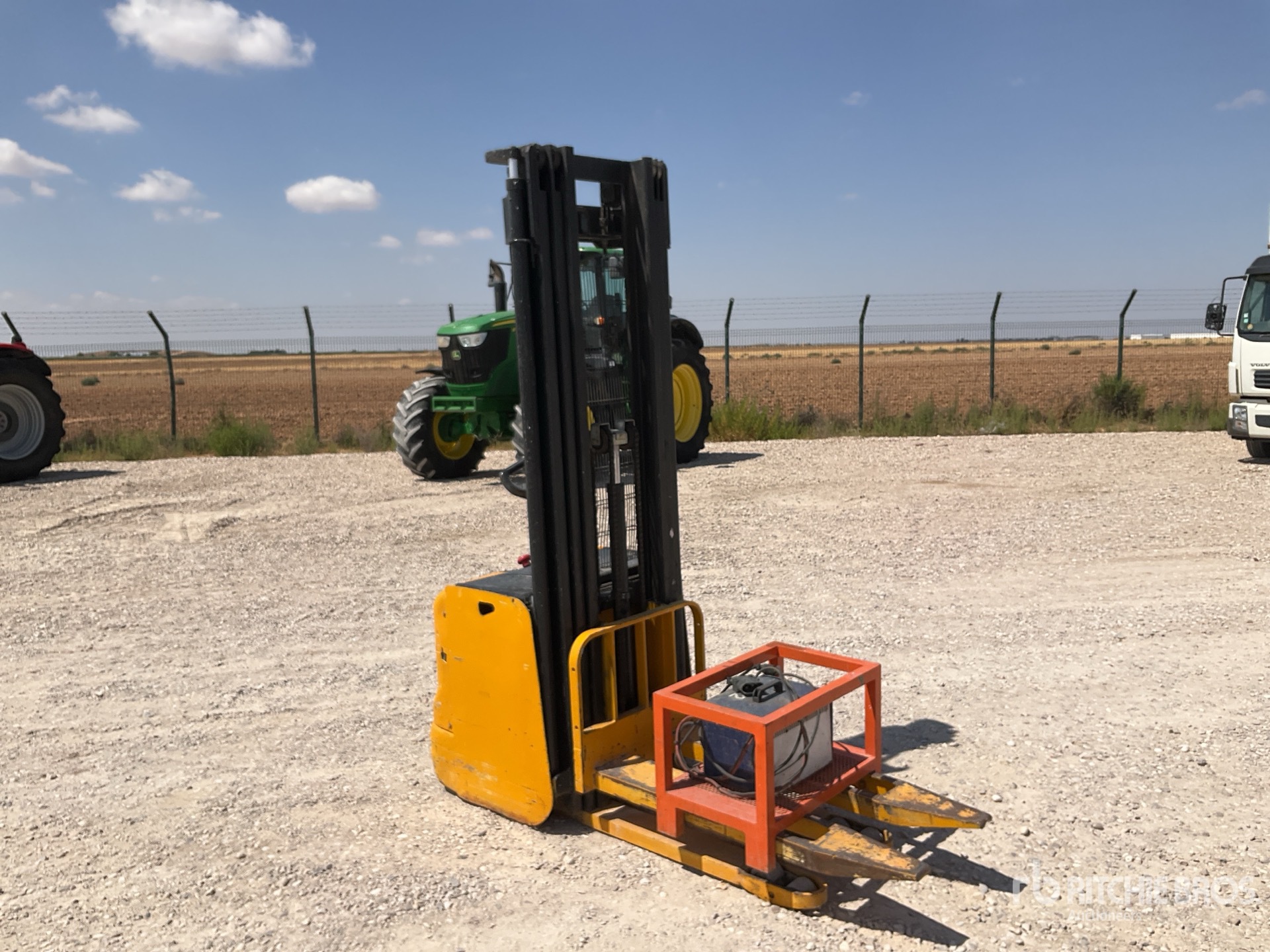 2015 Yale MS16AC
