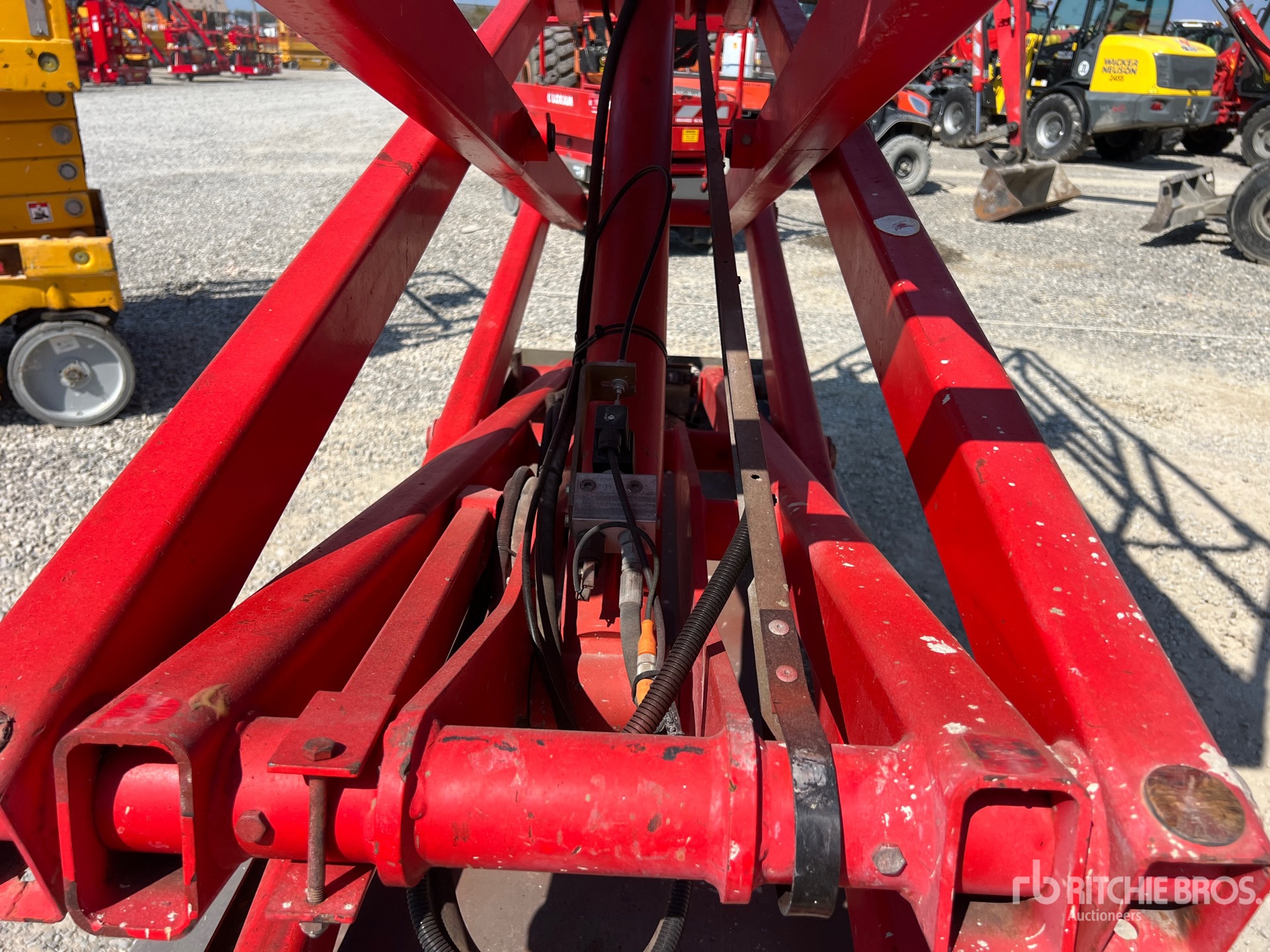 2008 Haulotte COMPACT8