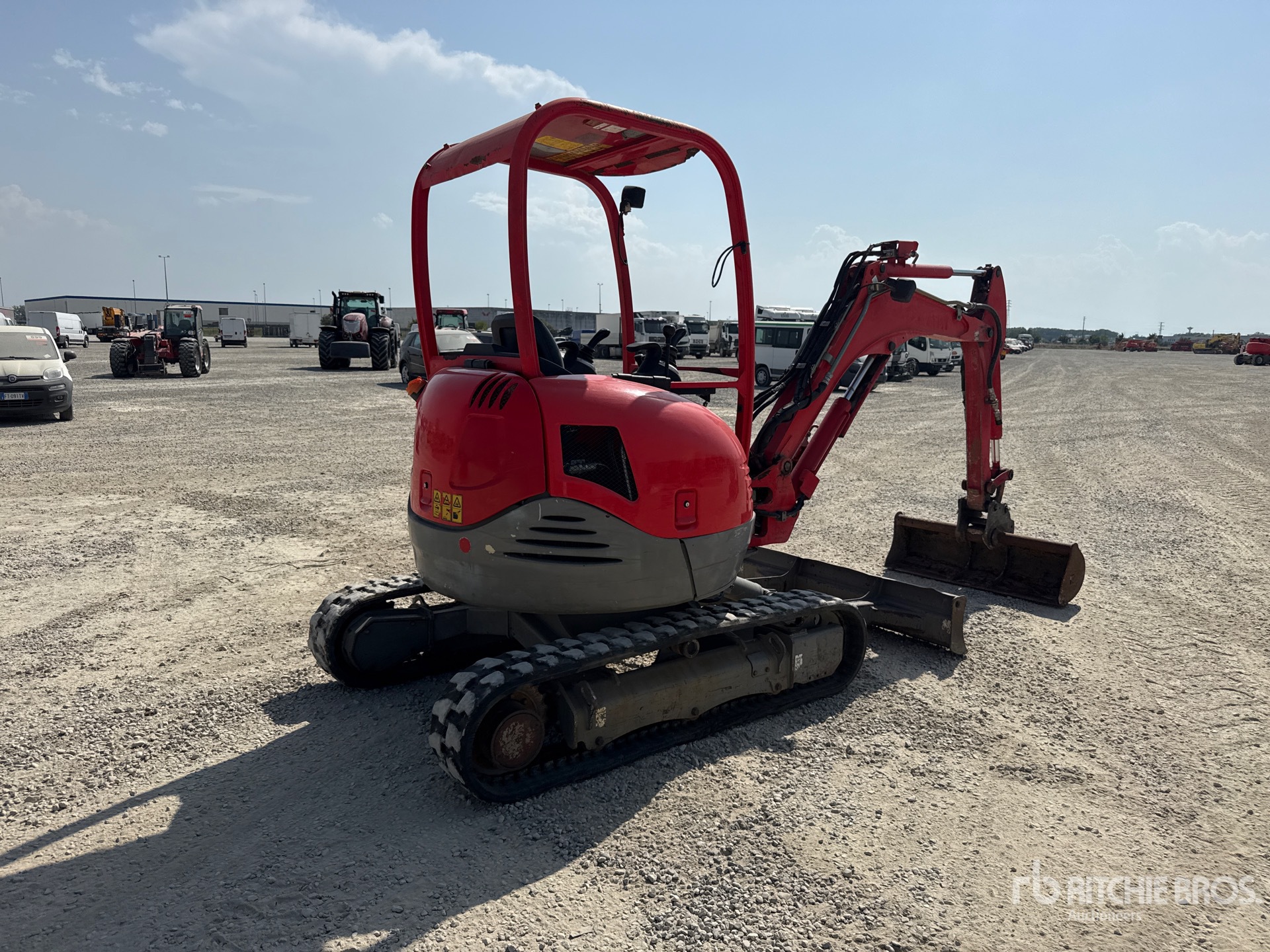 2017 JCB 8025