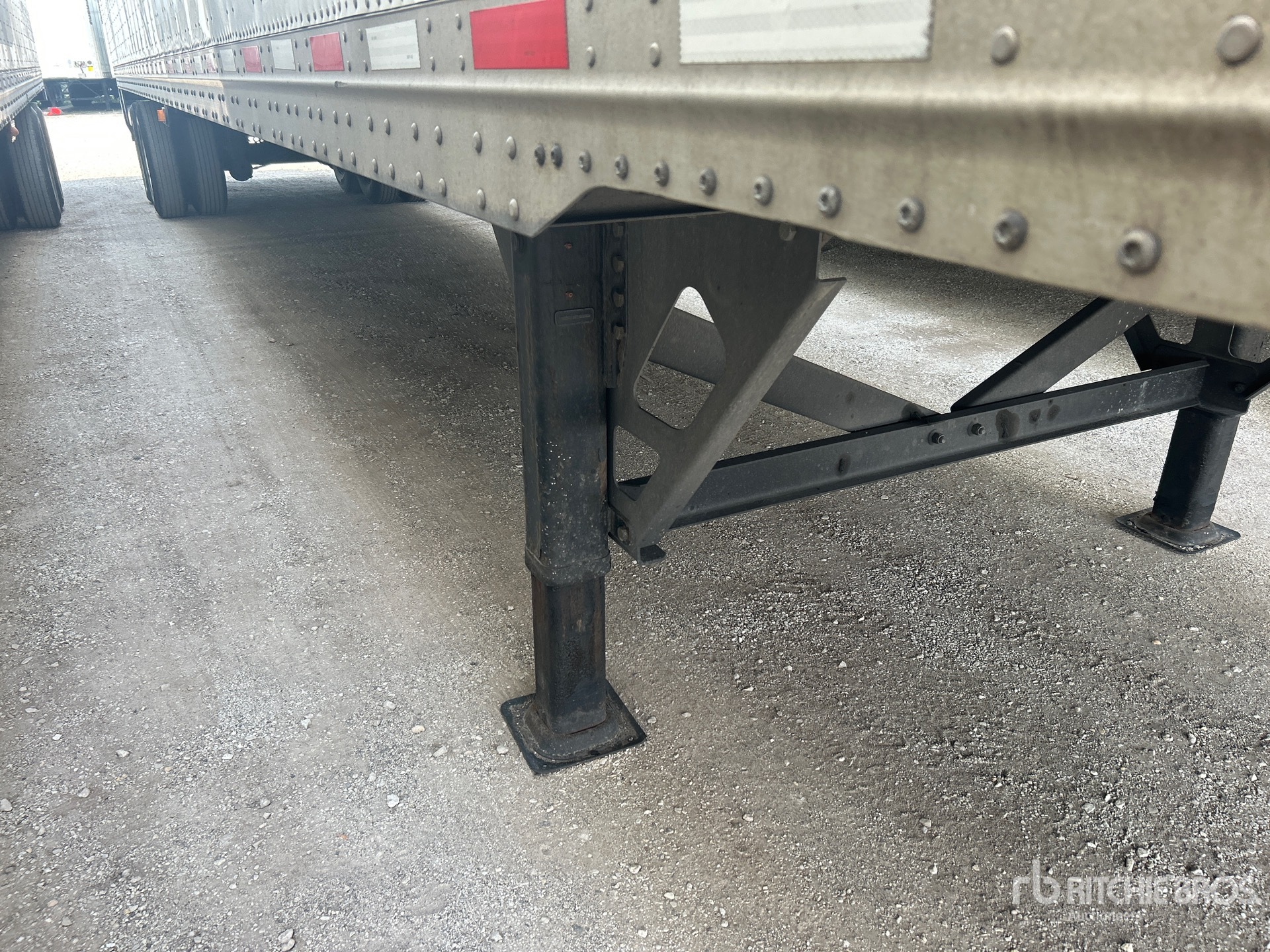 2022 Vanguard 53 ft x 102 in T/A